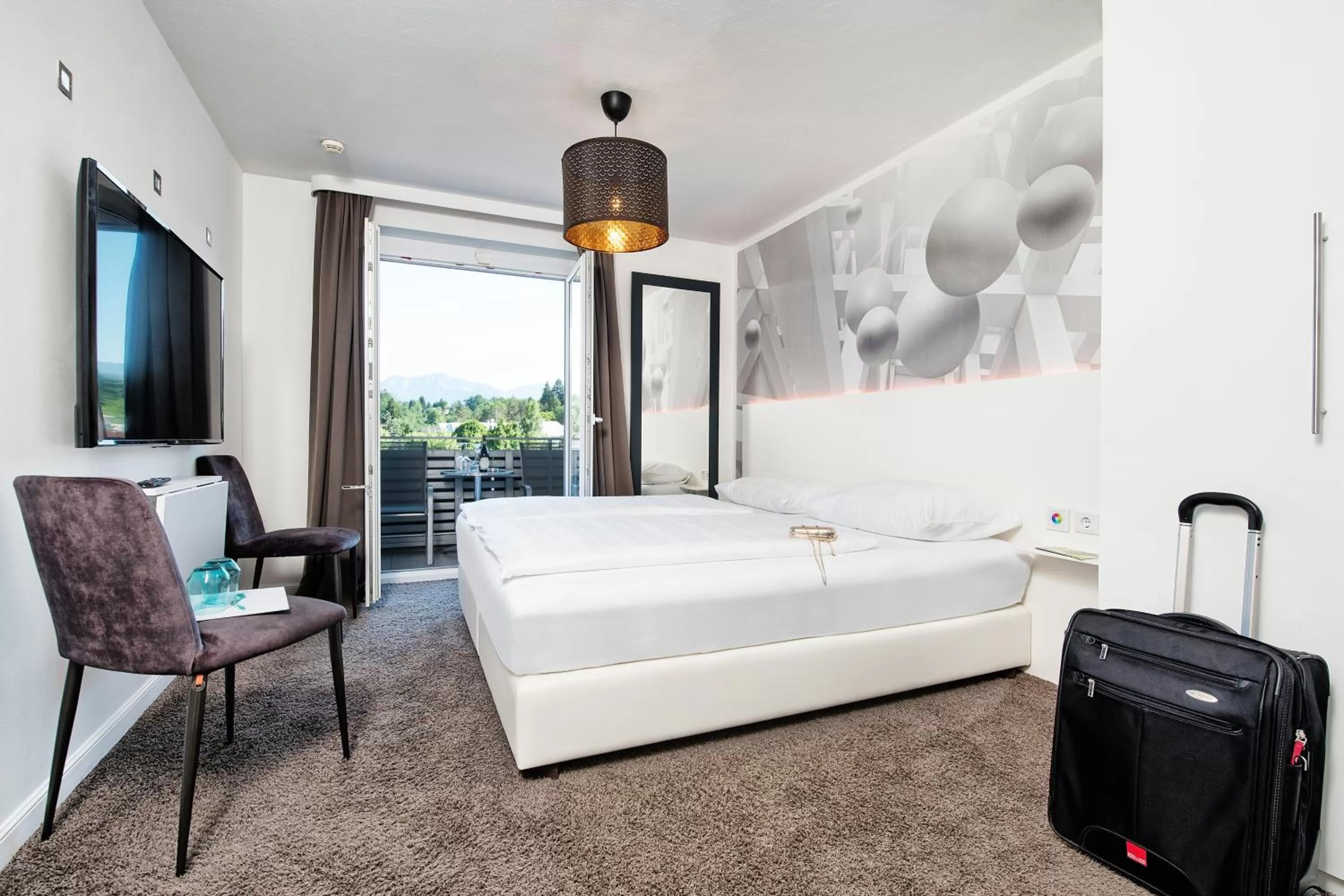 Photo of the whole room in Hotel 24 Checkin Velden