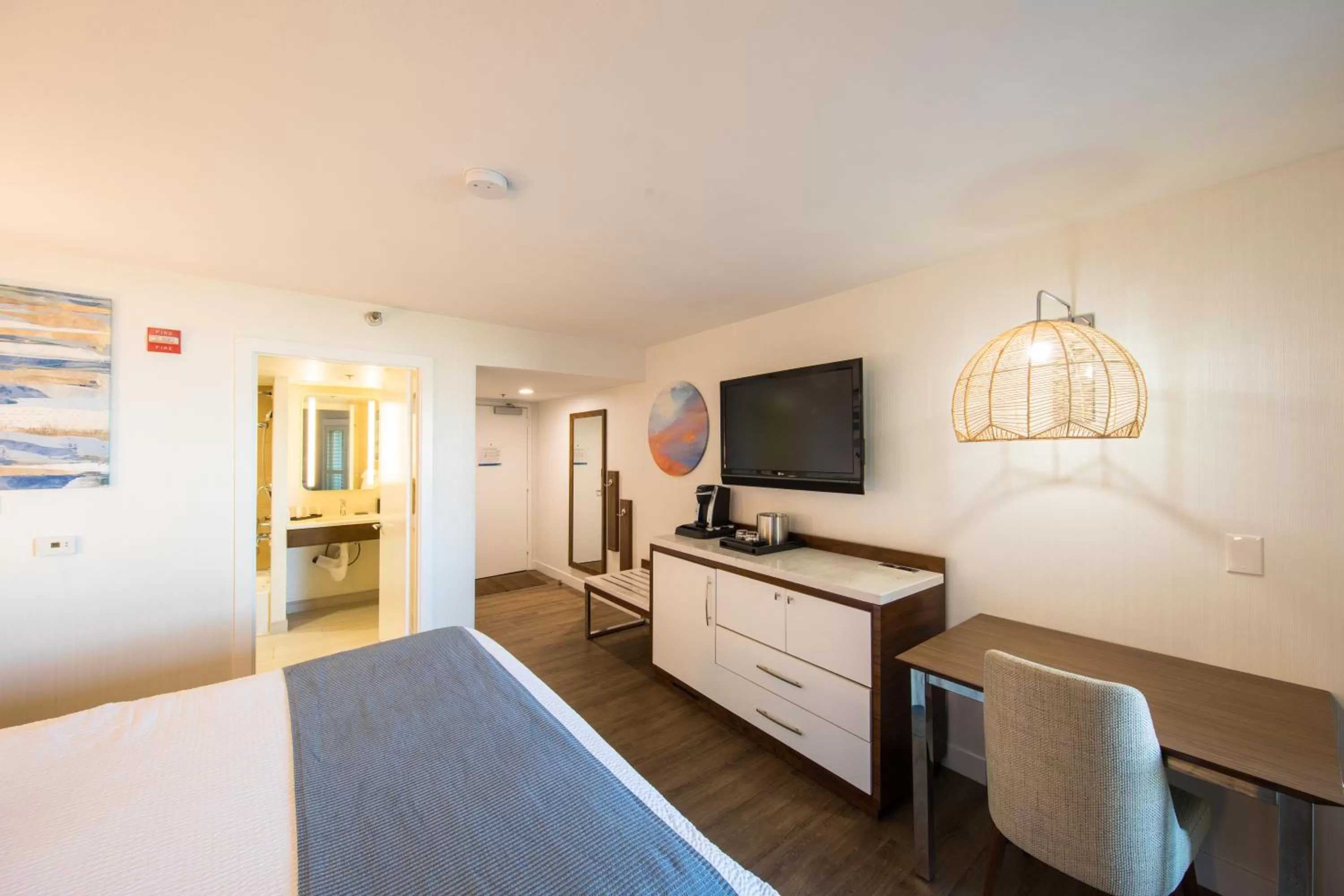 TV and multimedia in SeaCrest Oceanfront Hotel