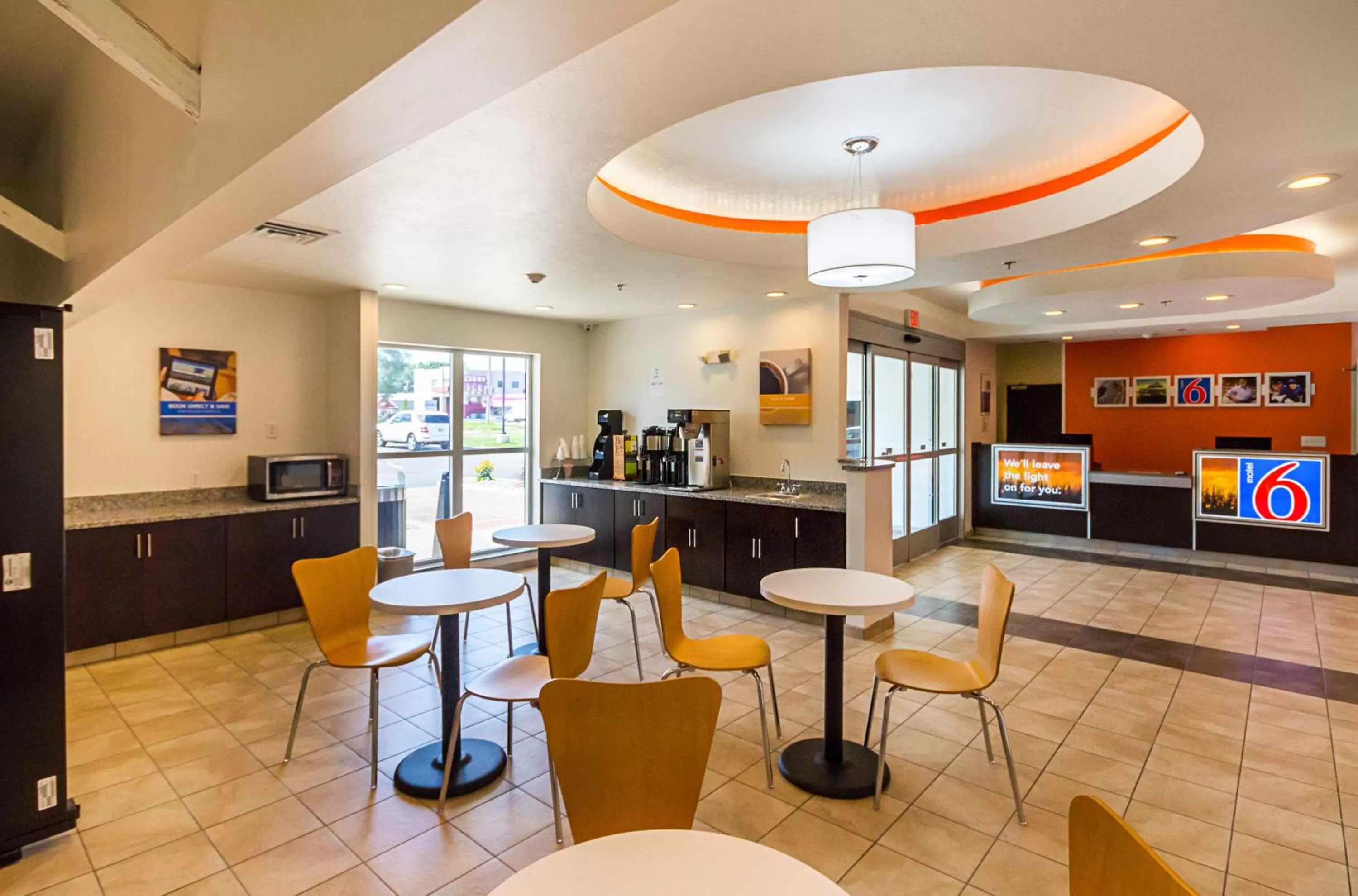 Lobby or reception in Motel 6-South Bend, IN - Mishawaka