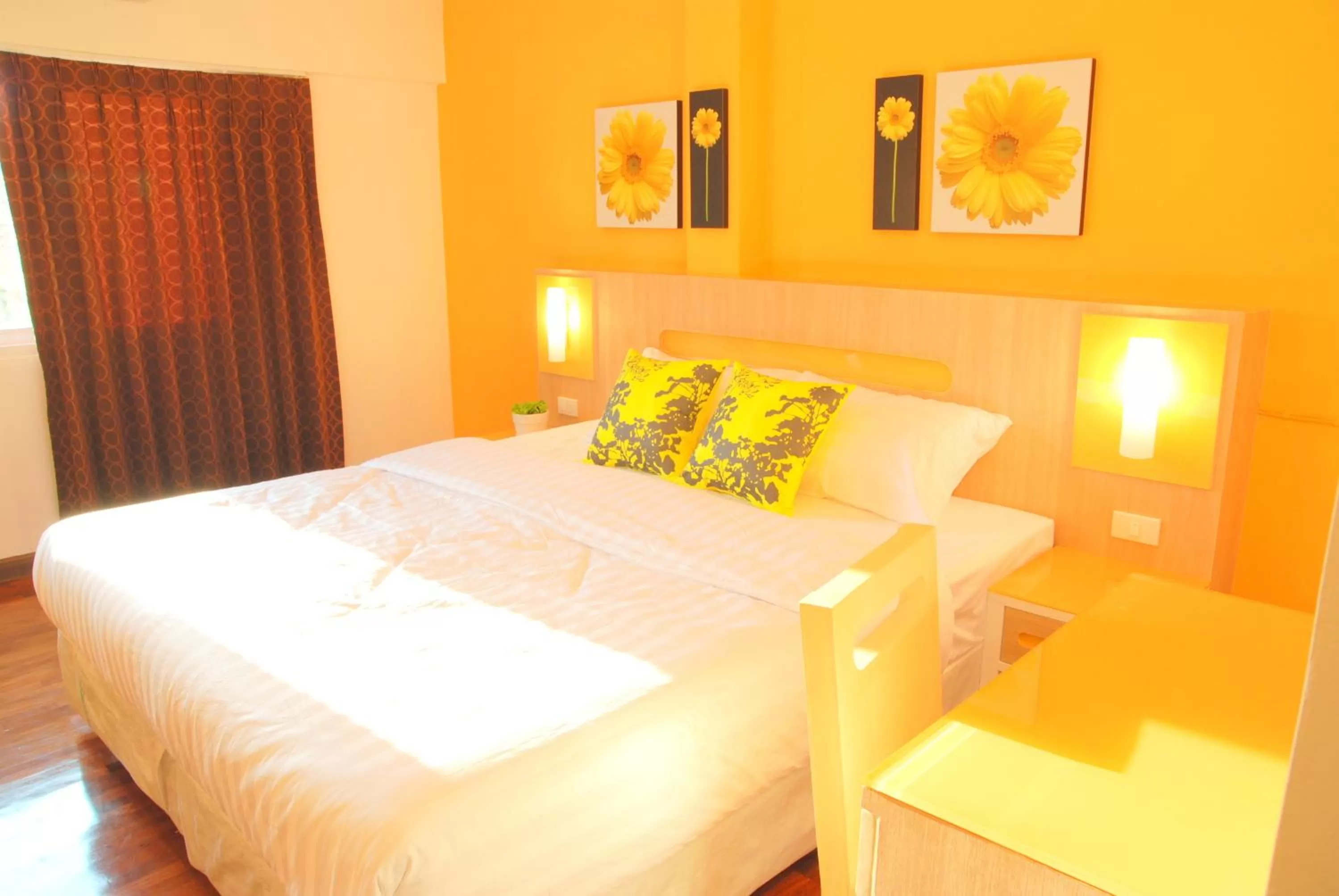 Bed in The Inn Saladaeng