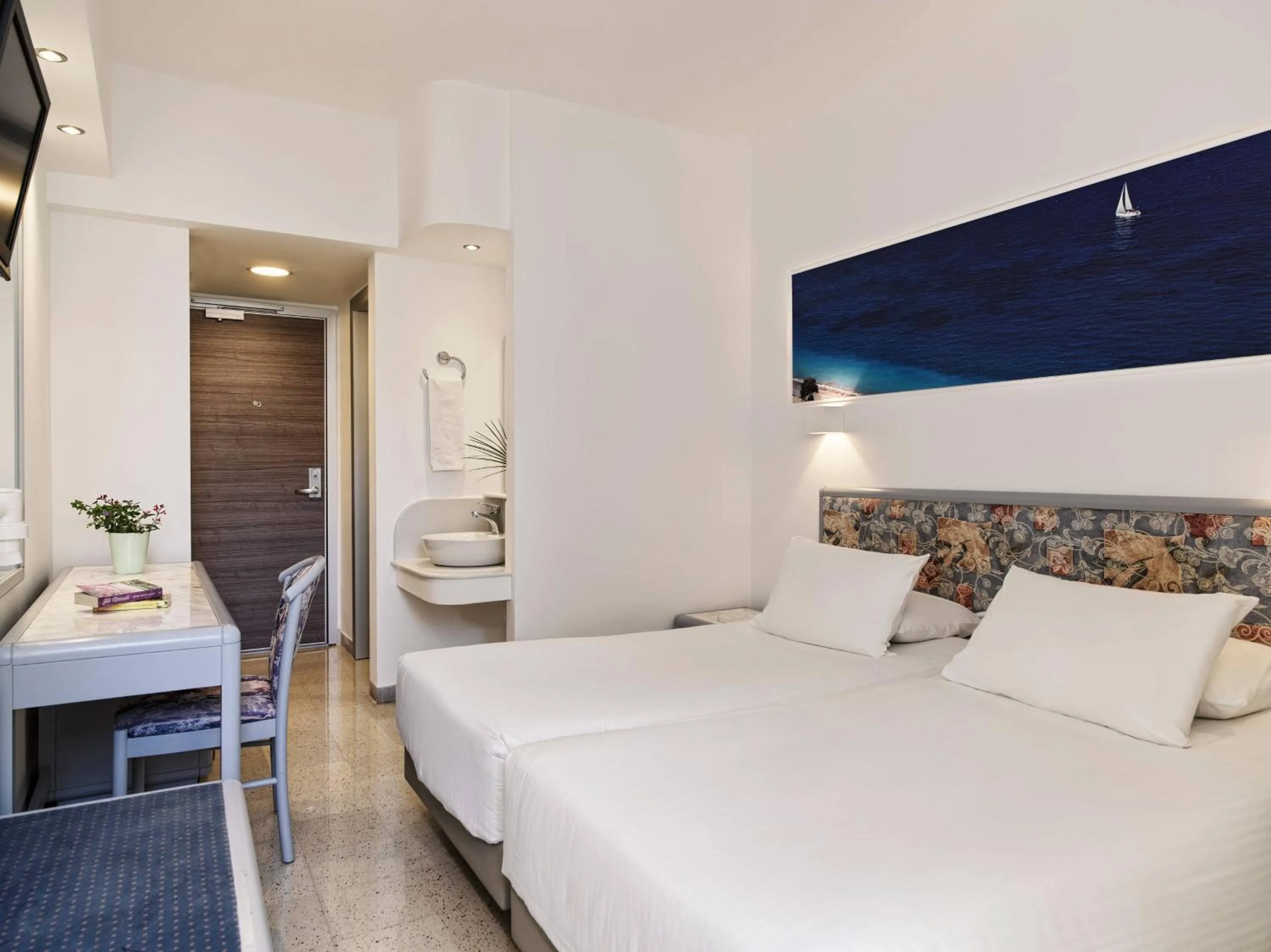 Photo of the whole room, Bed in Esperia City Hotel