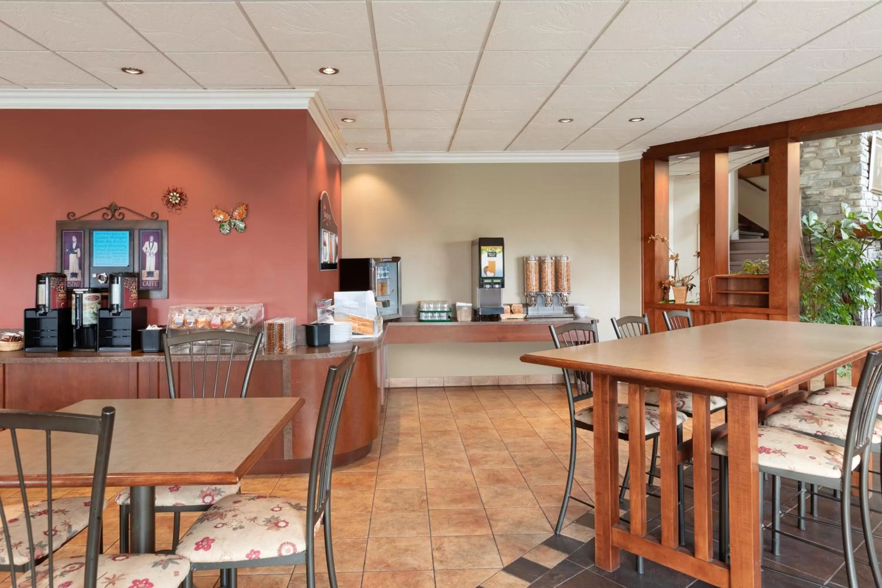 Continental breakfast in Days Inn by Wyndham Montmagny