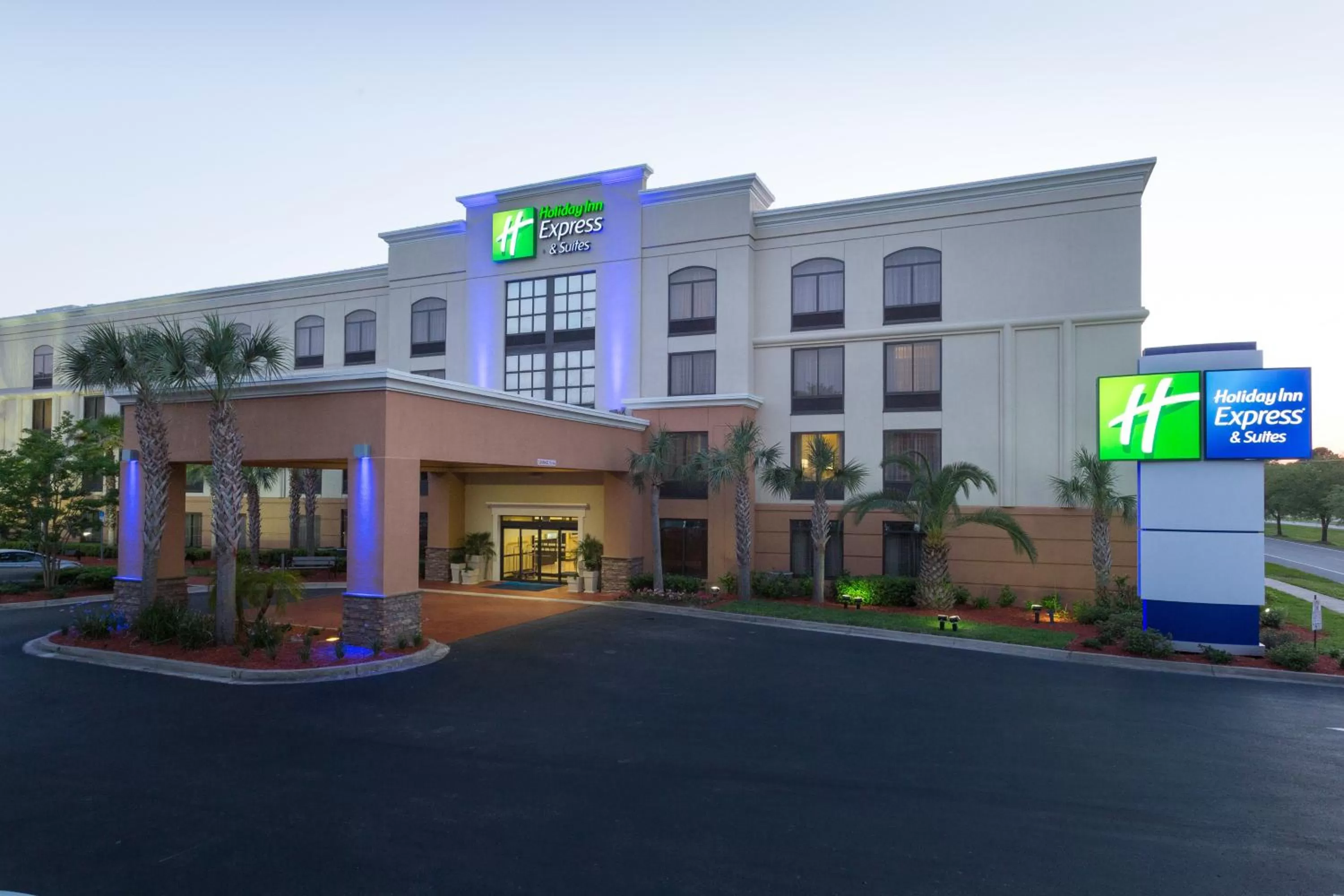 Property building in Holiday Inn Express Hotel & Suites Jacksonville Airport by IHG