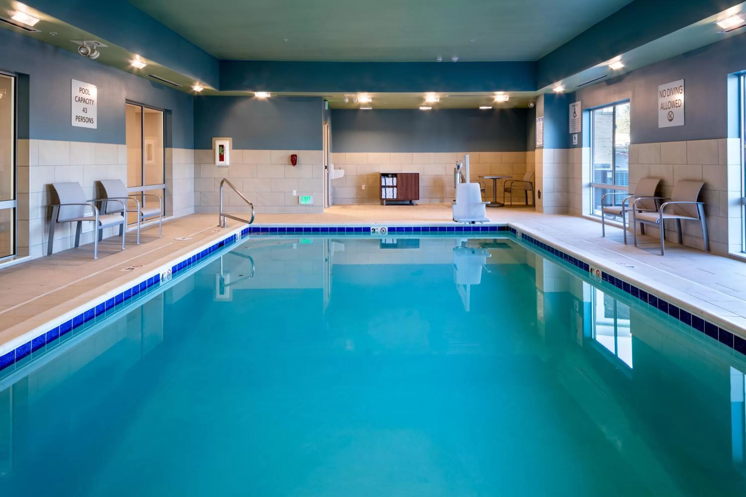 Swimming pool in Holiday Inn Express & Suites - Bend South by IHG