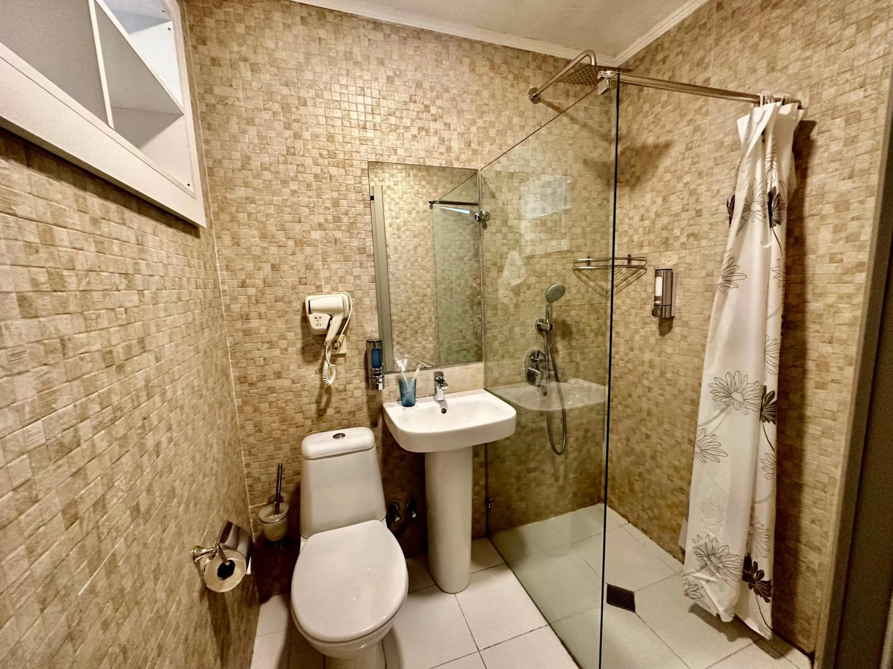 Toilet, Bathroom in Kindli Hotel