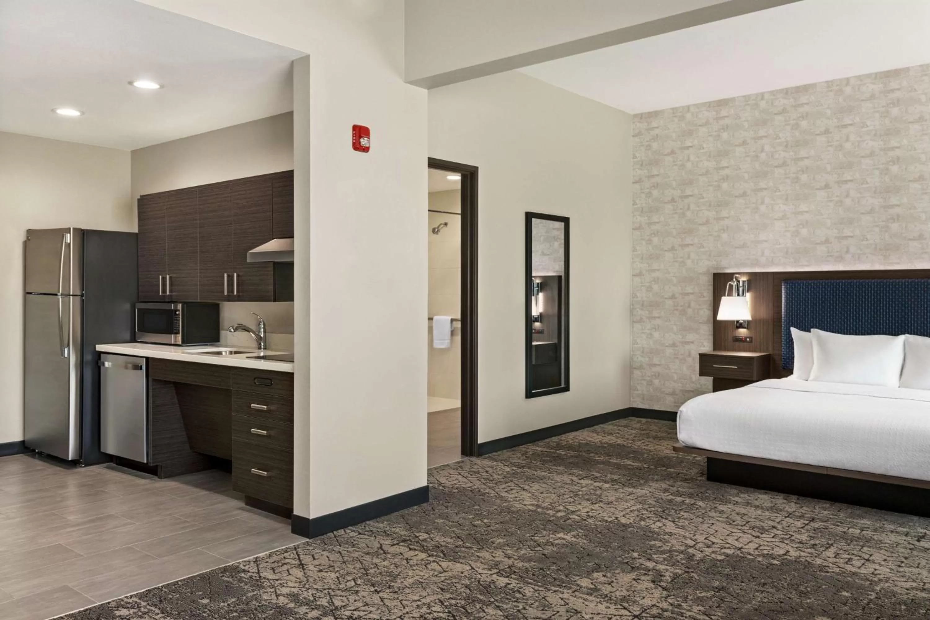 Kitchen or kitchenette, Bed in Homewood Suites By Hilton Springfield Medical District
