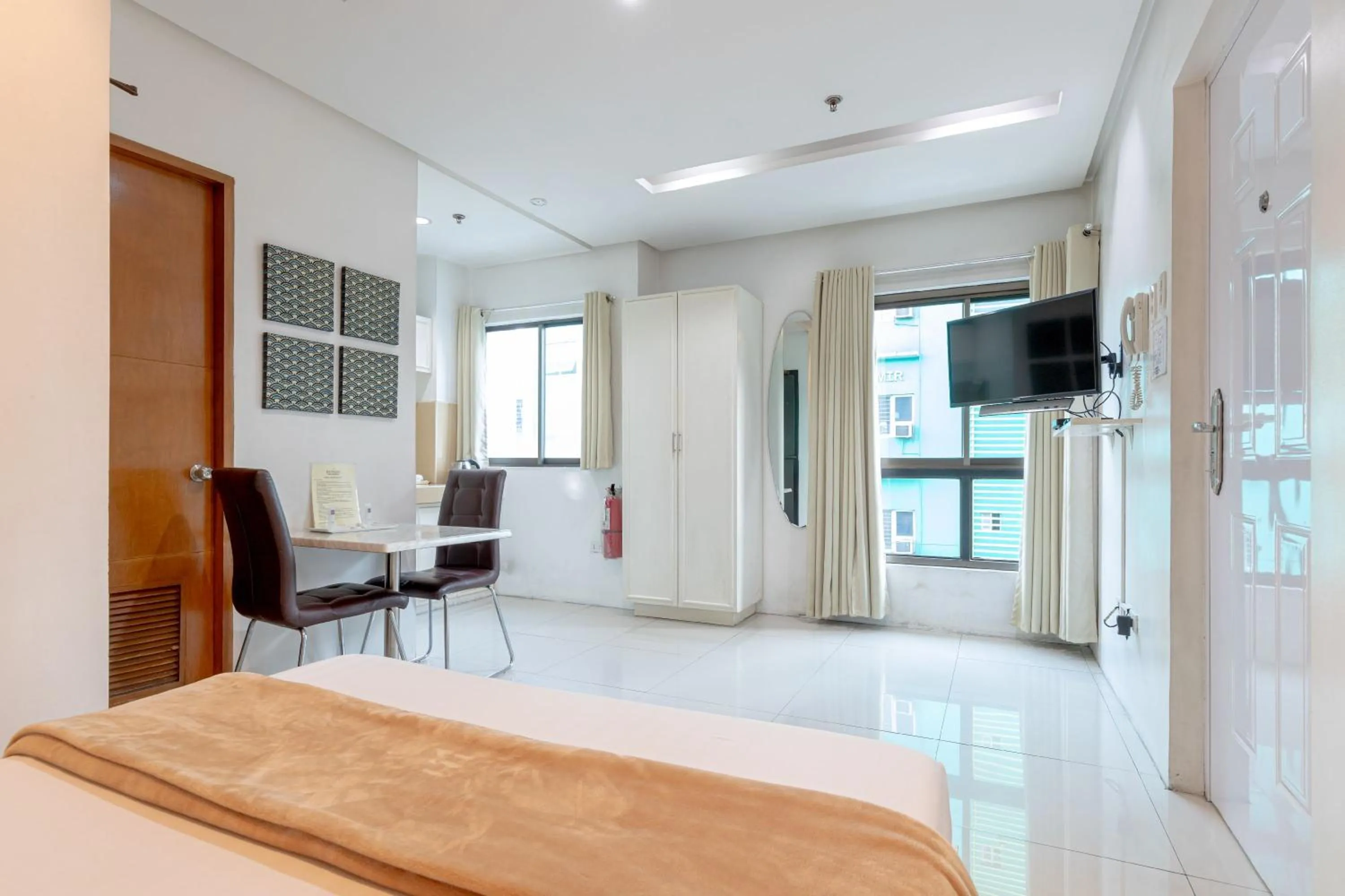 TV and multimedia in Baymont Suites & Residences