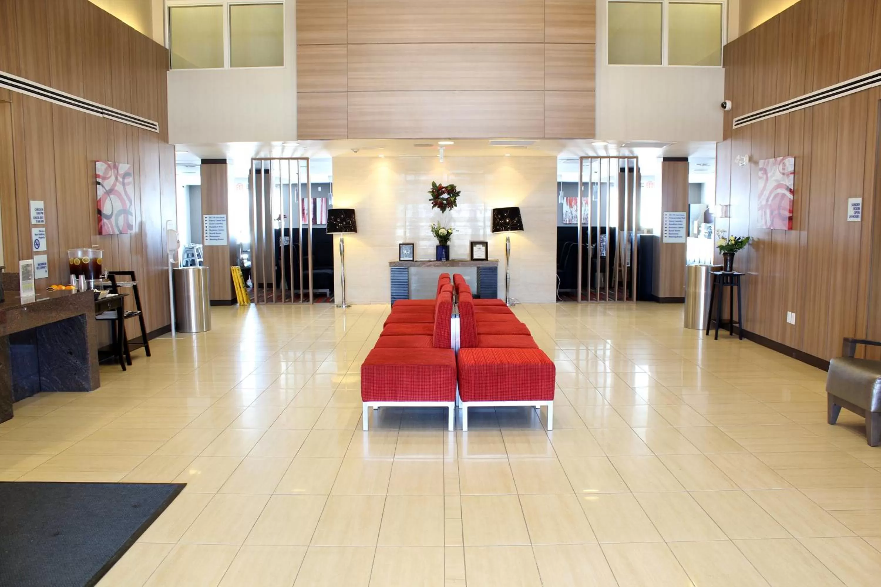 Lobby or reception in Chateau Inn & Suites Bonnyville