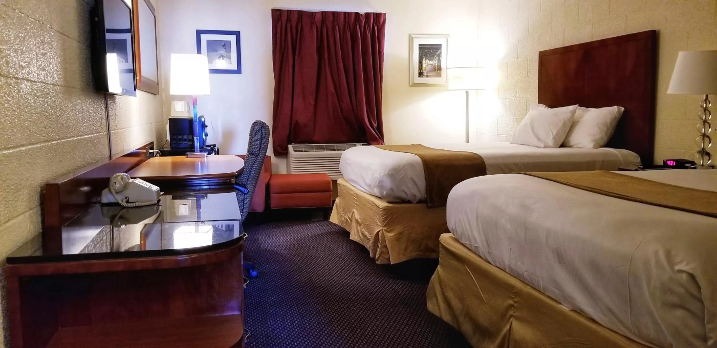Queen Room with Two Queen Beds in Cedar Inn Motel