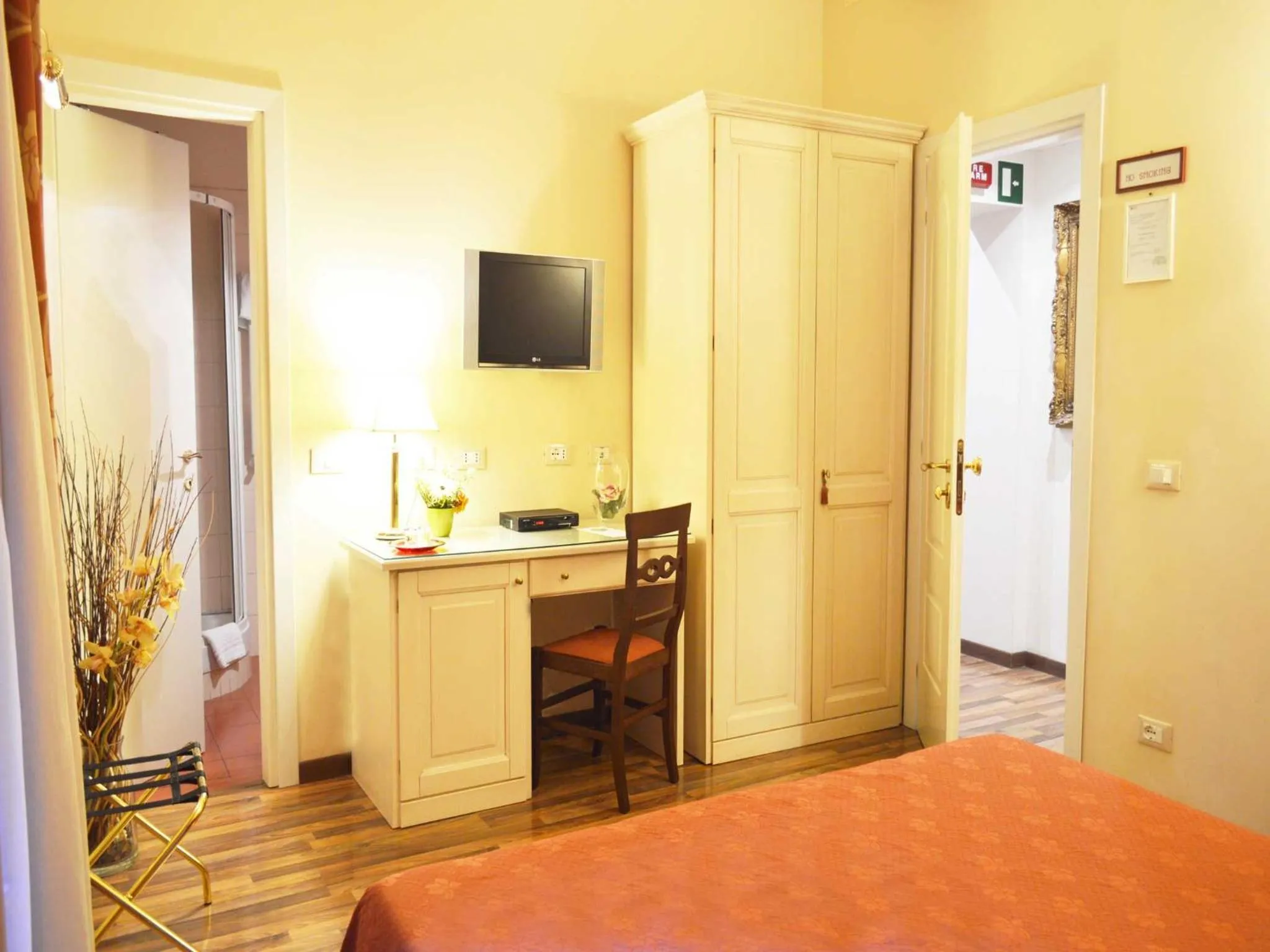 Photo of the whole room, Bed in Residenza Domiziano