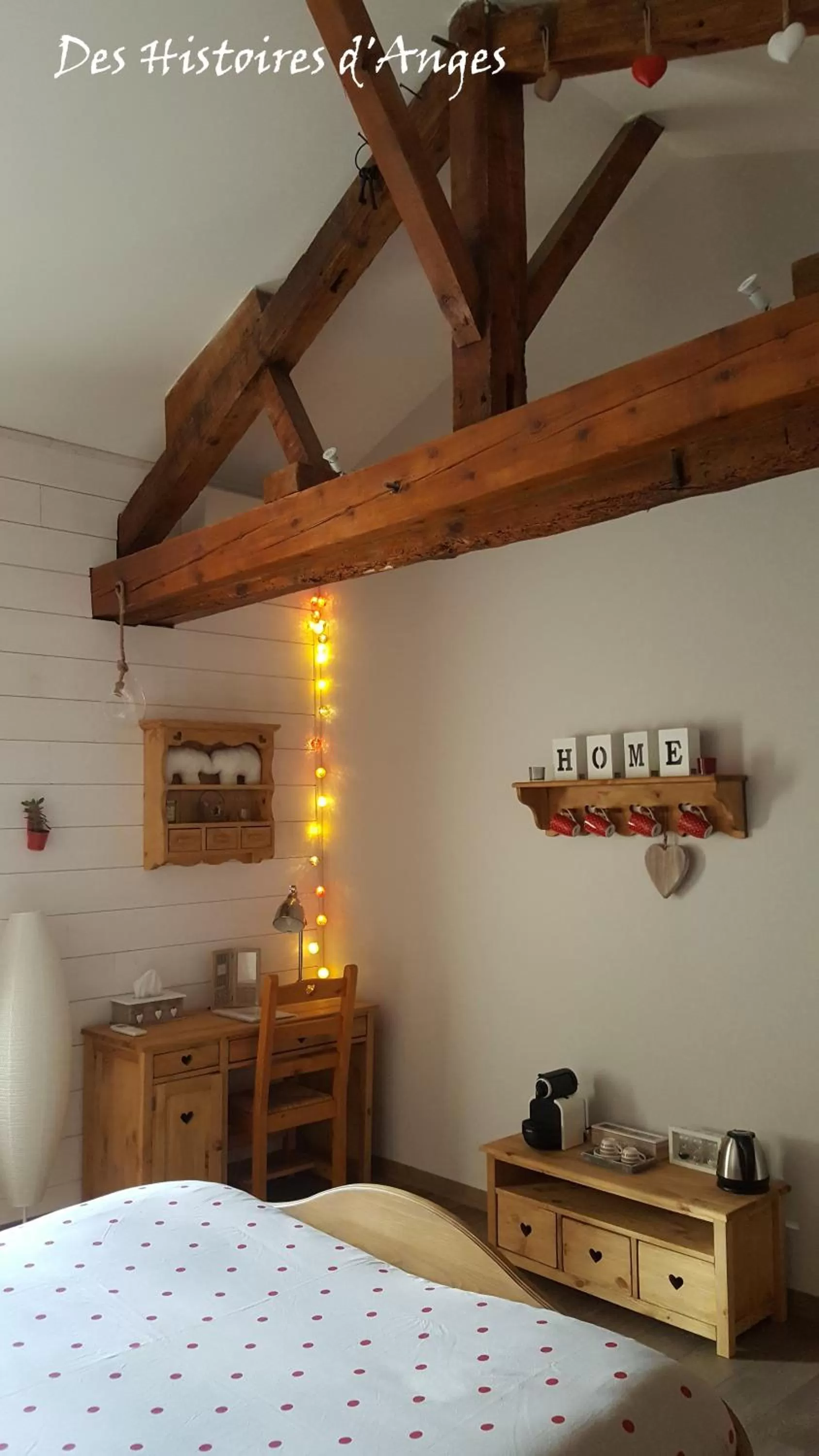 Photo of the whole room, Bed in B&B Des Histoires d'Anges - Côté Jardin - Accueil Vélo