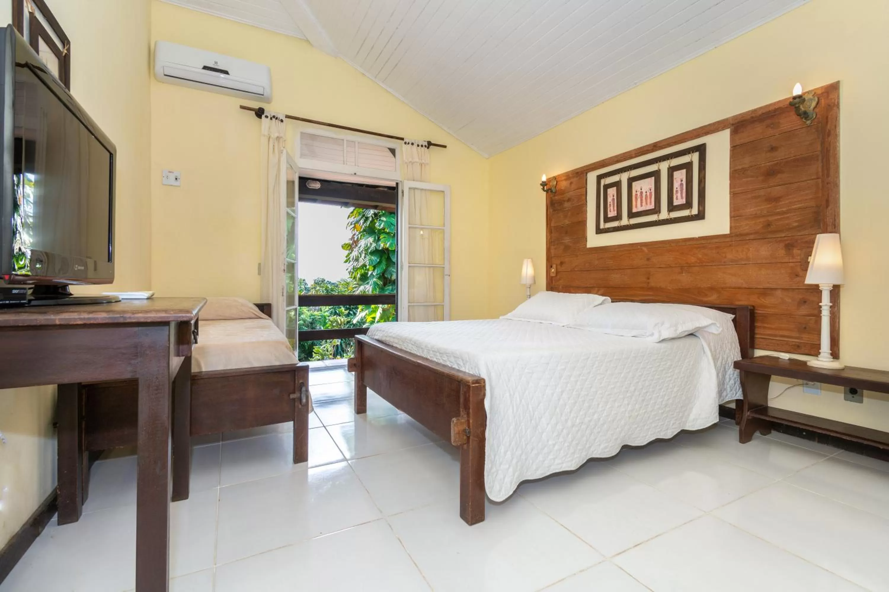 Superior Triple Room in Pousada Afrika