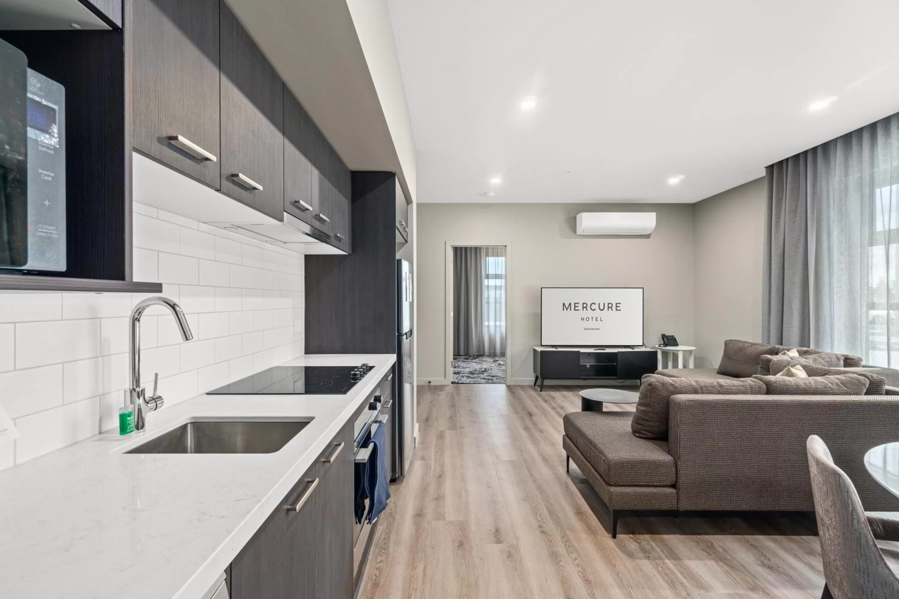 Kitchen or kitchenette in Mercure Pakenham