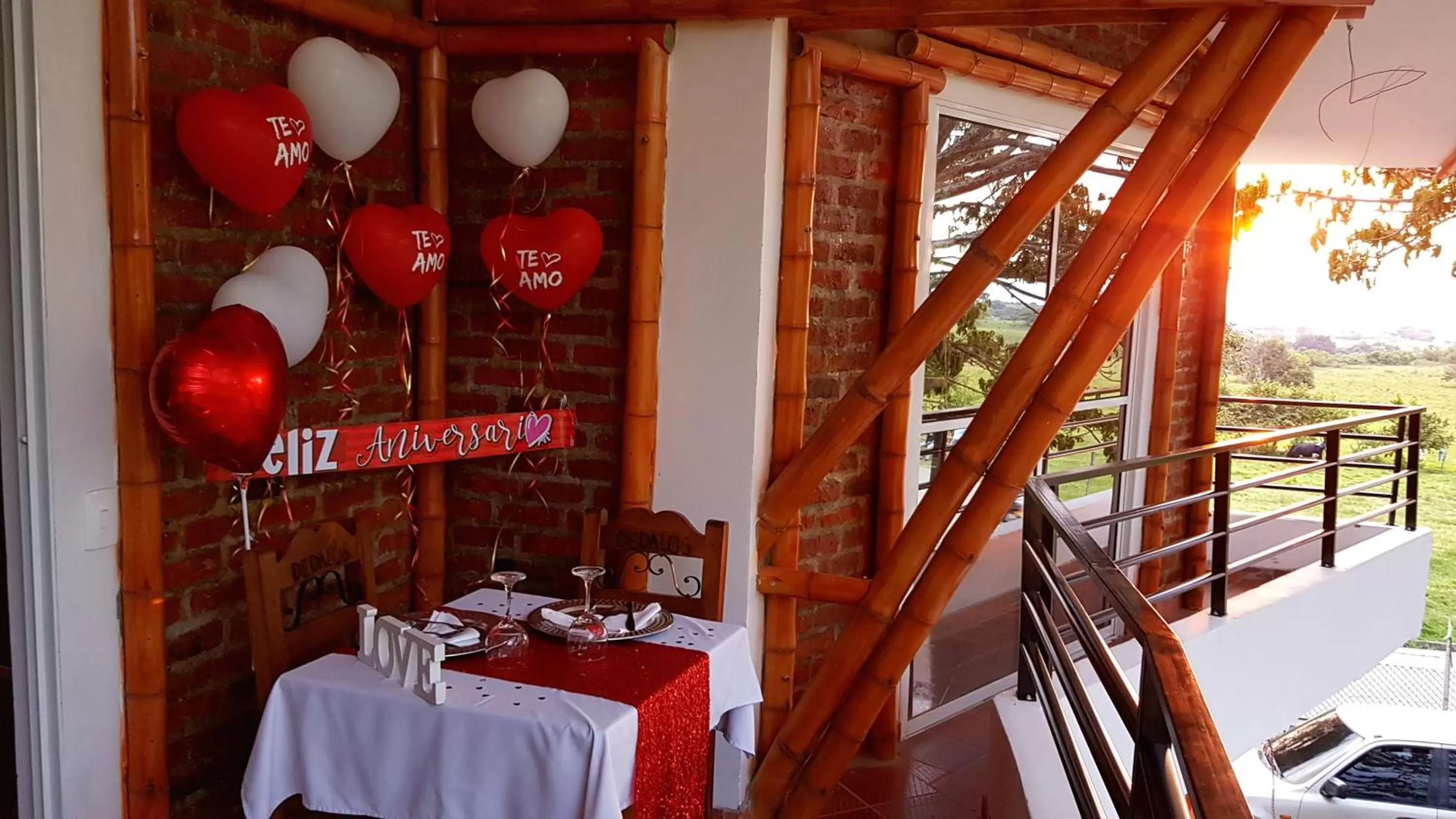 Restaurant/Places to Eat in Dedalos Fly House