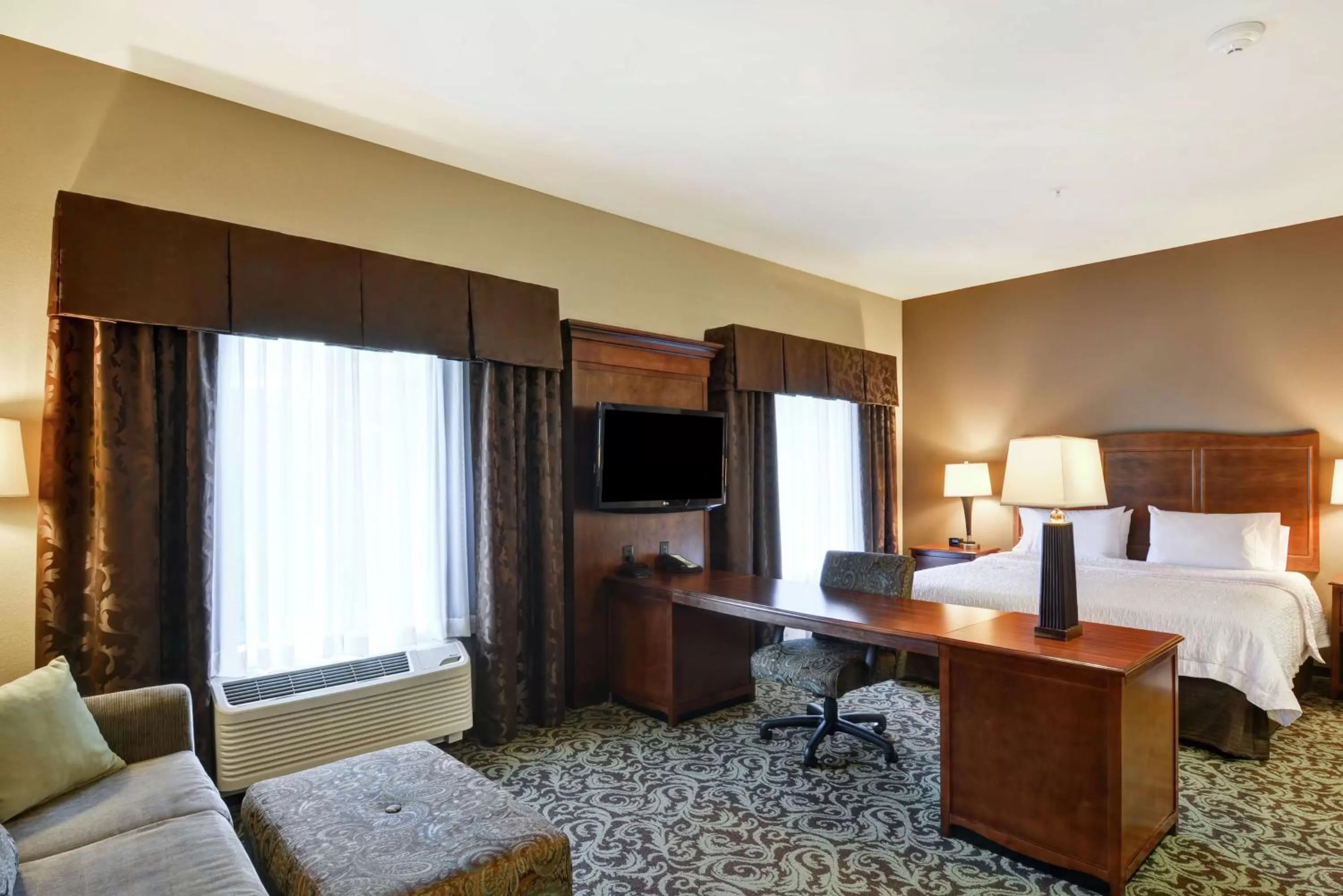 Bedroom, Bed in Hampton Inn and Suites New Hartford/Utica