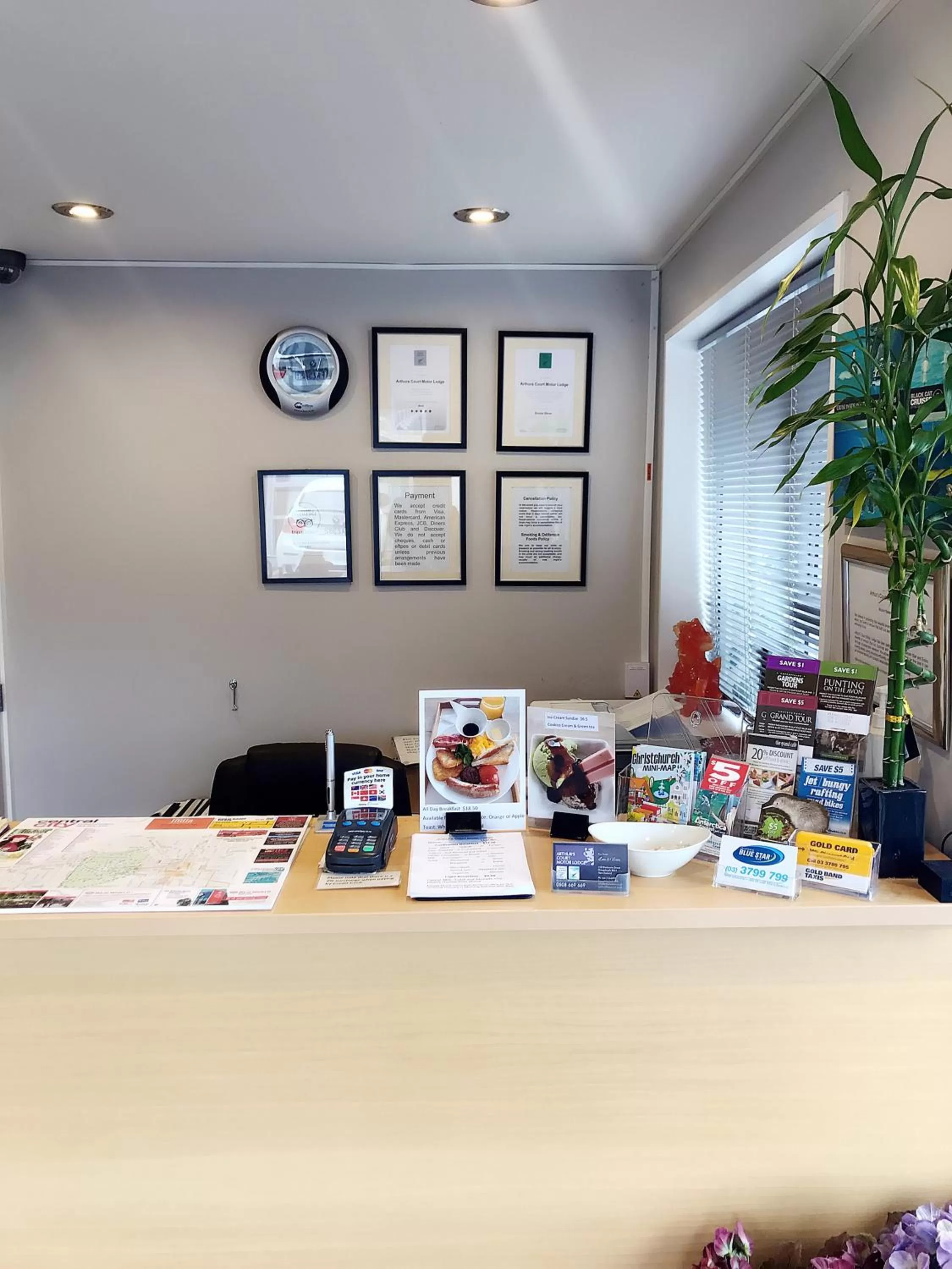 Lobby or reception in Arthur's Court Motor Lodge