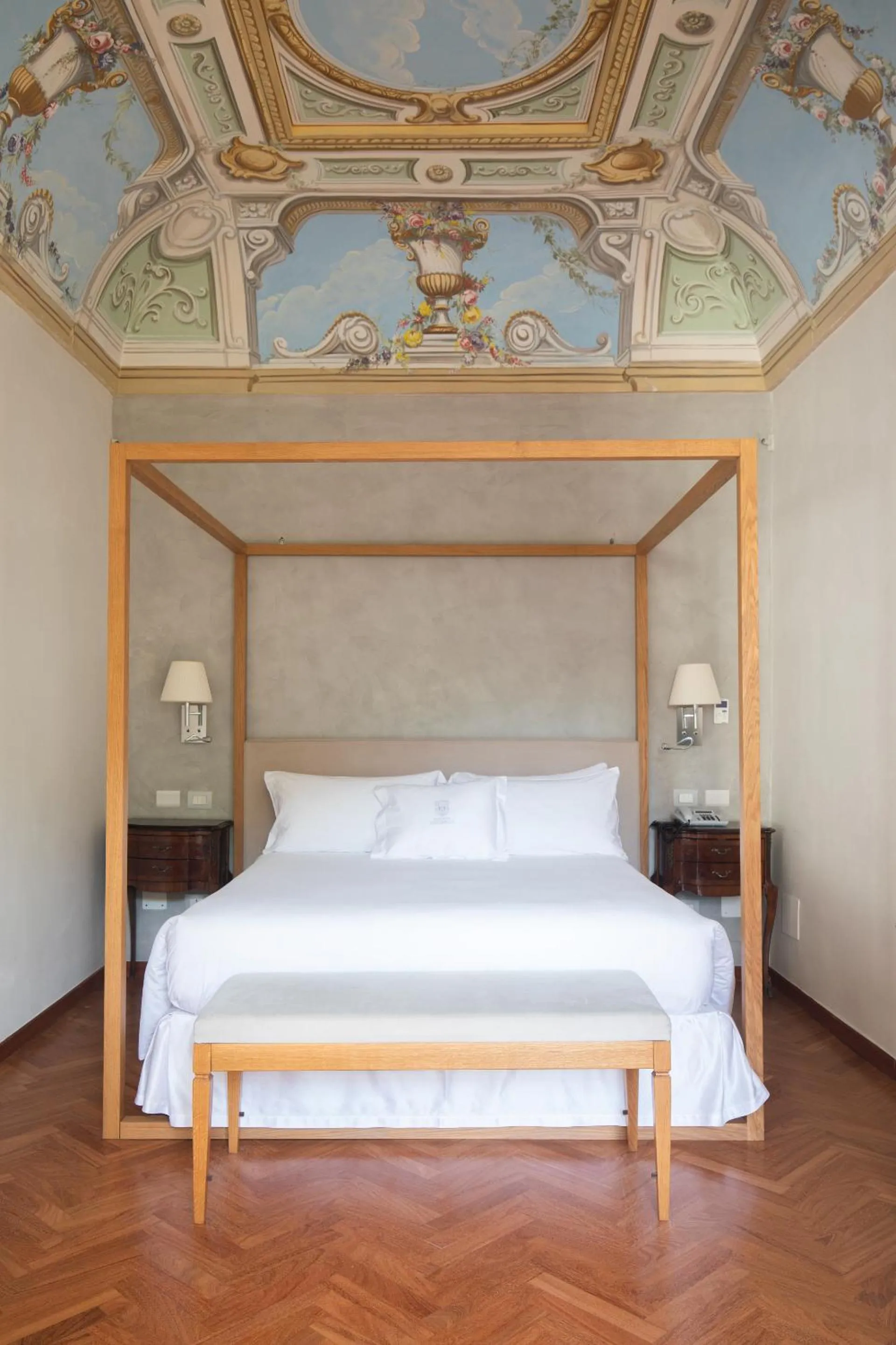 Bed in Grand Hotel Cocumella