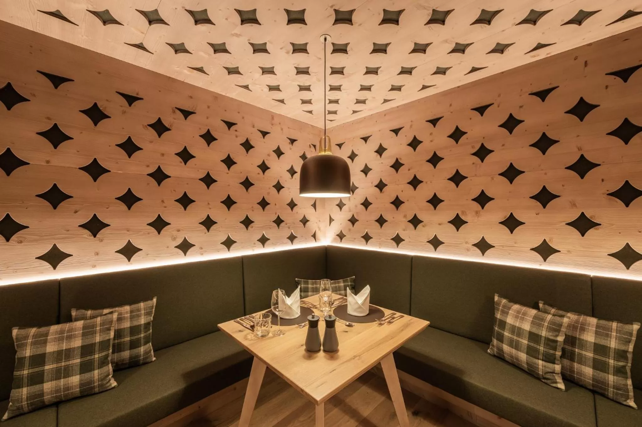 Restaurant/Places to Eat in Hotel Kristall