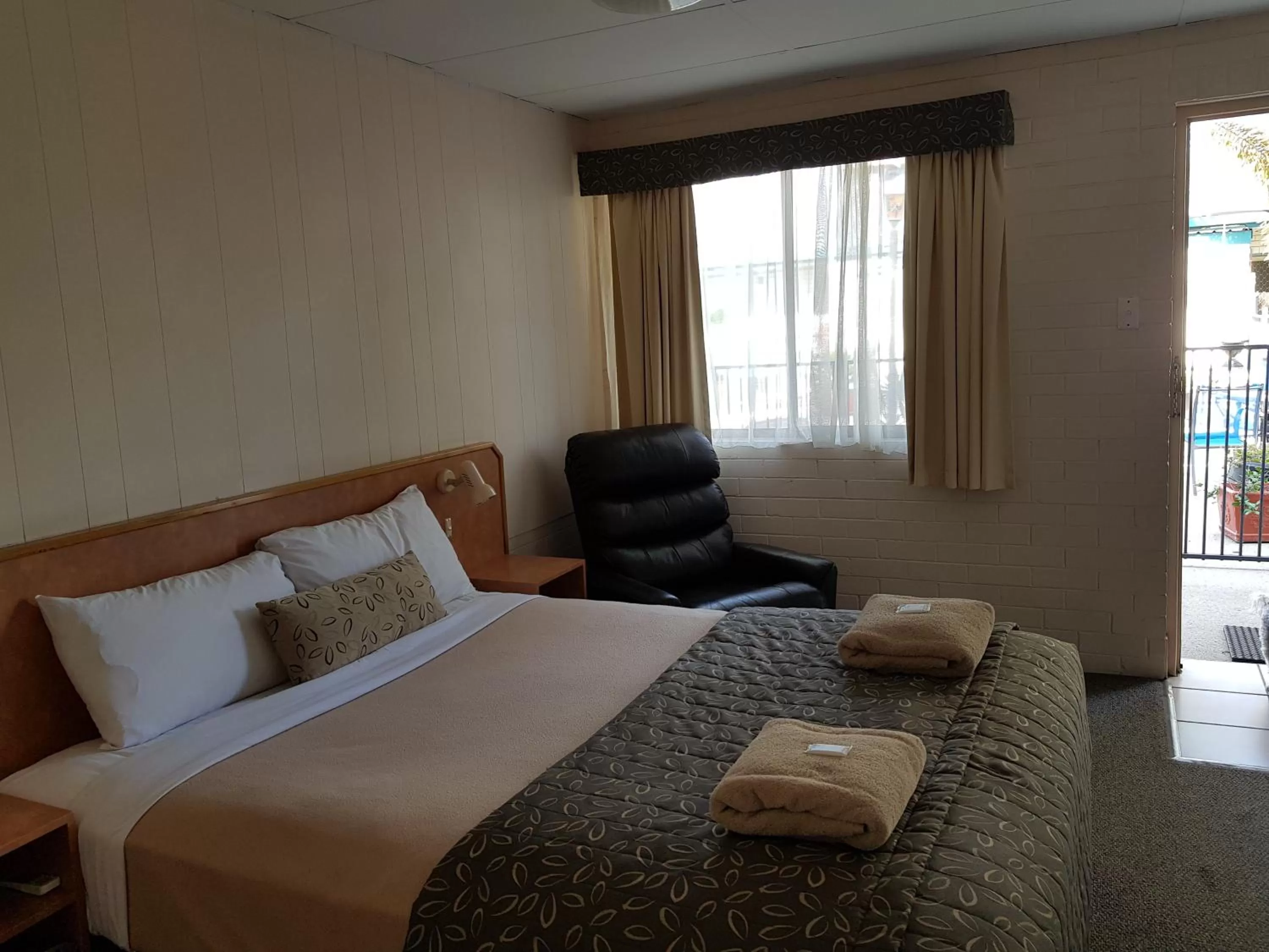 Bed in Peppercorn Motel