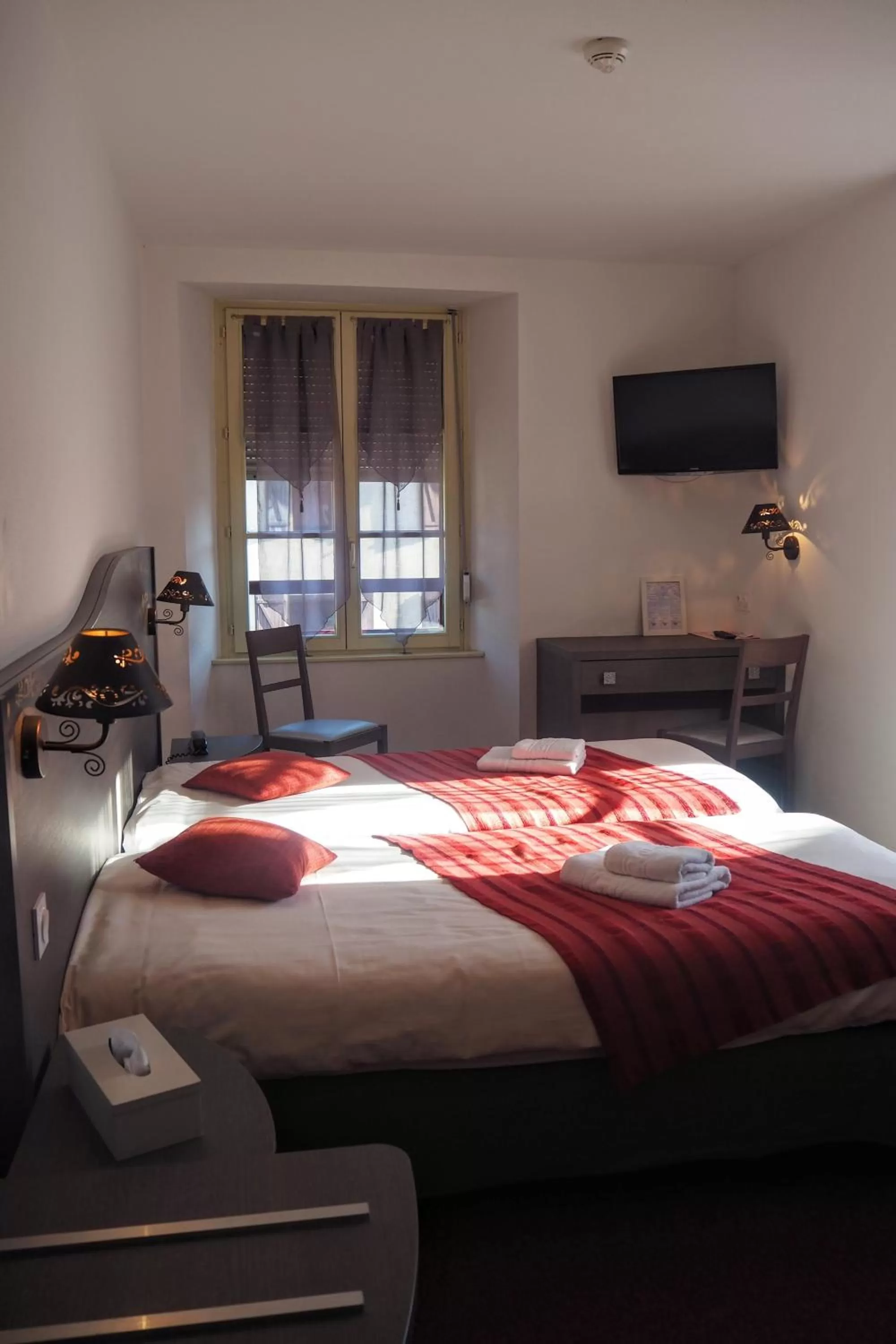 Bed in HOTEL DES VOYAGEURS