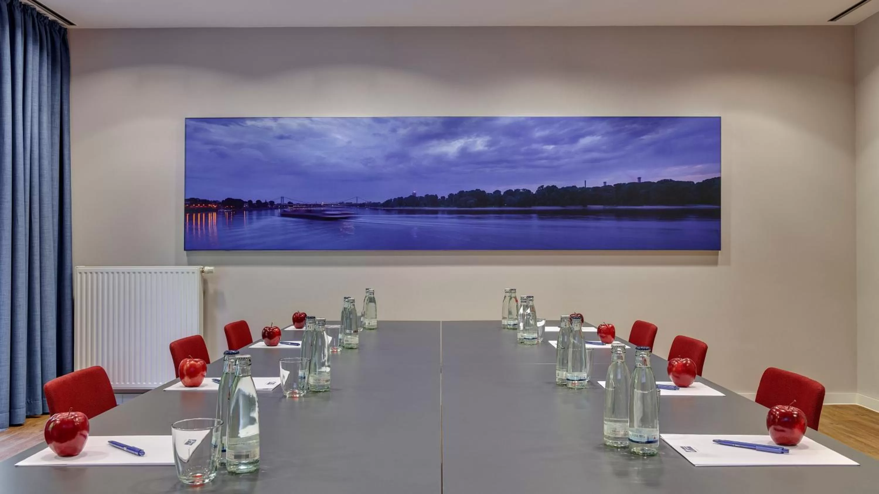 Meeting/conference room in Holiday Inn Express Cologne Muelheim by IHG