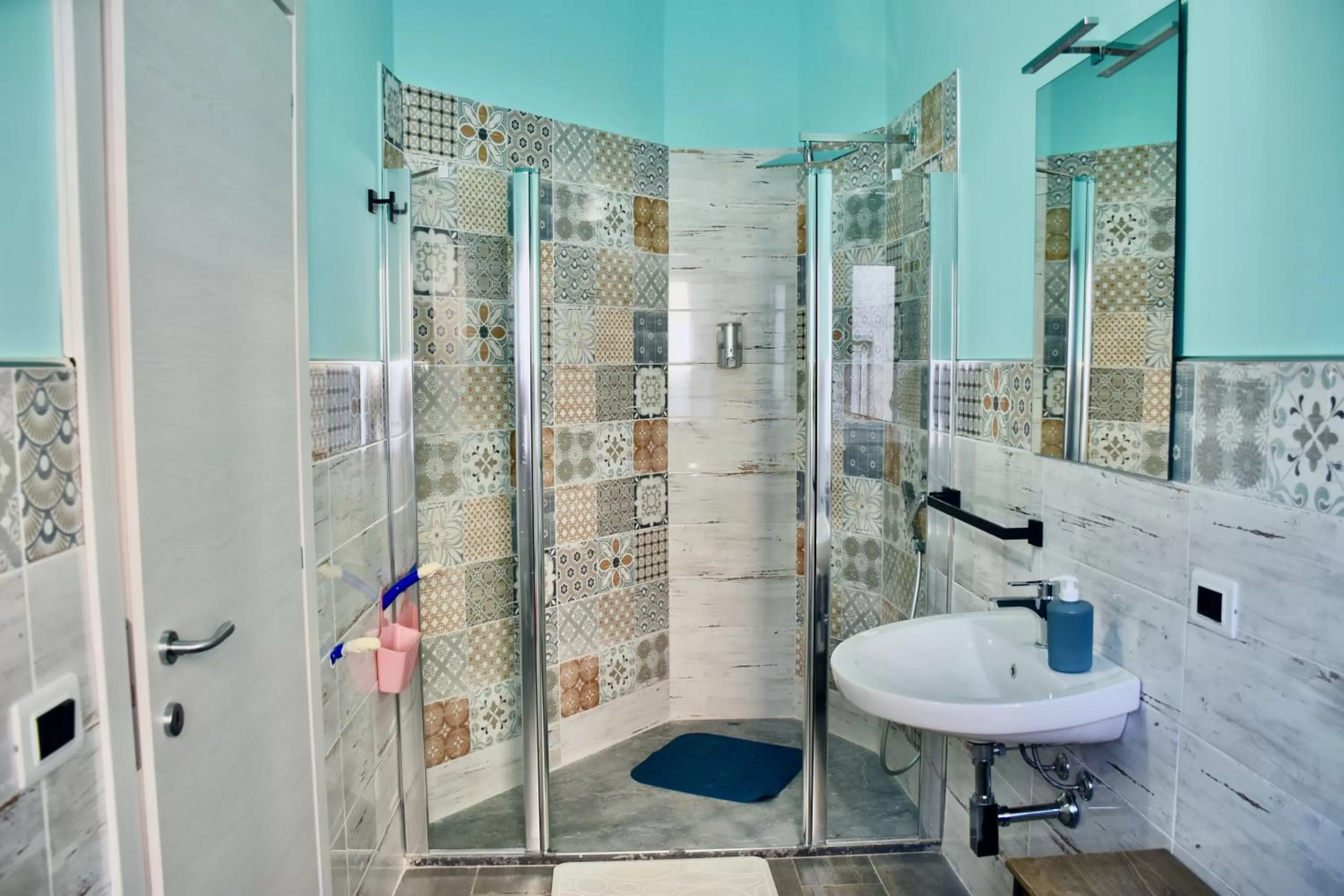 Shower in B&B Aurora