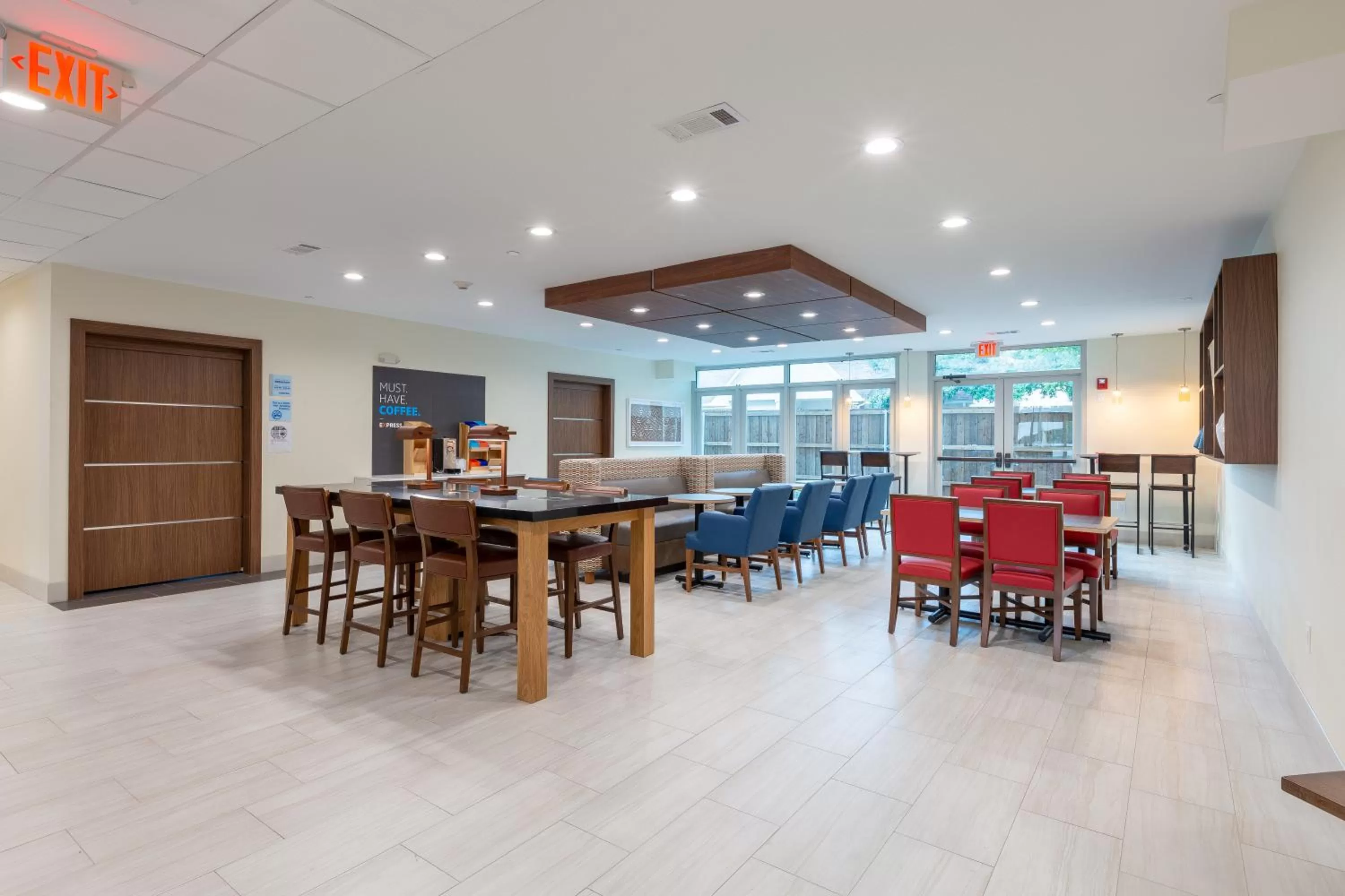 Dining area in Holiday Inn Express & Suites Arlington North – Stadium Area by IHG