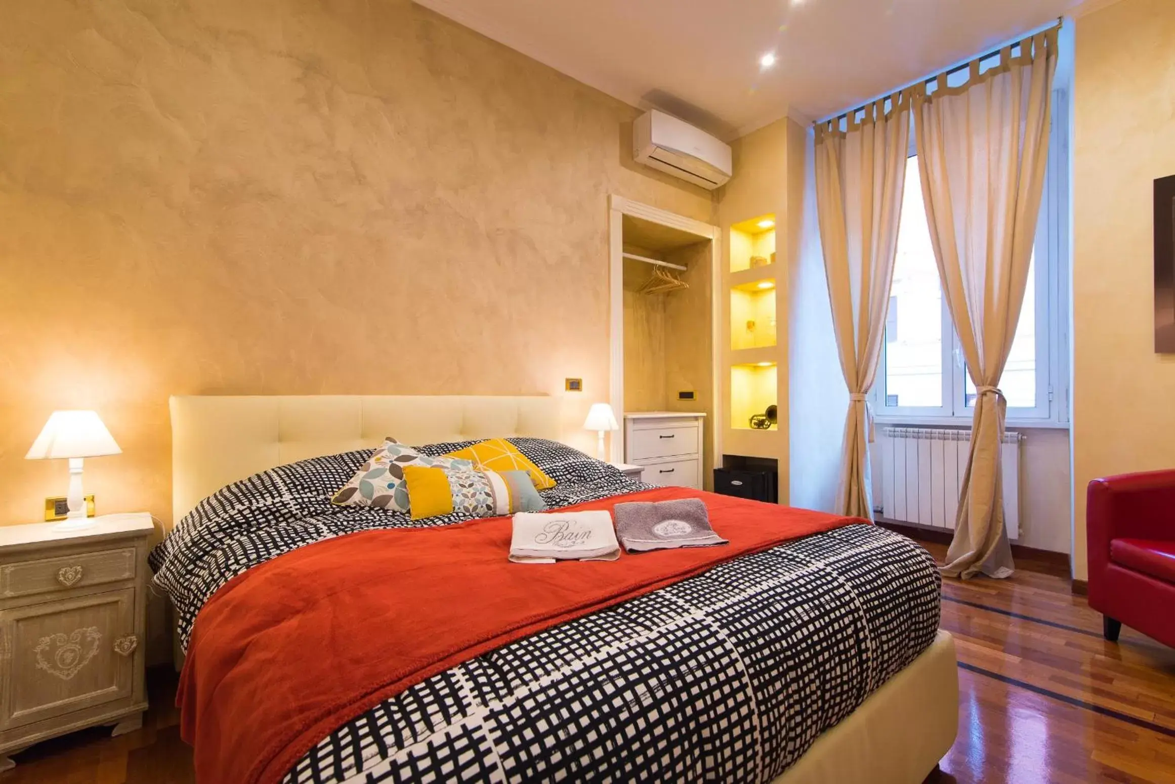 Double Room with Private External Bathroom - single occupancy in B&B Arco Di Gallieno Double Room with Private External Bathroom - single occupancy in B&B Arco Di Gallieno