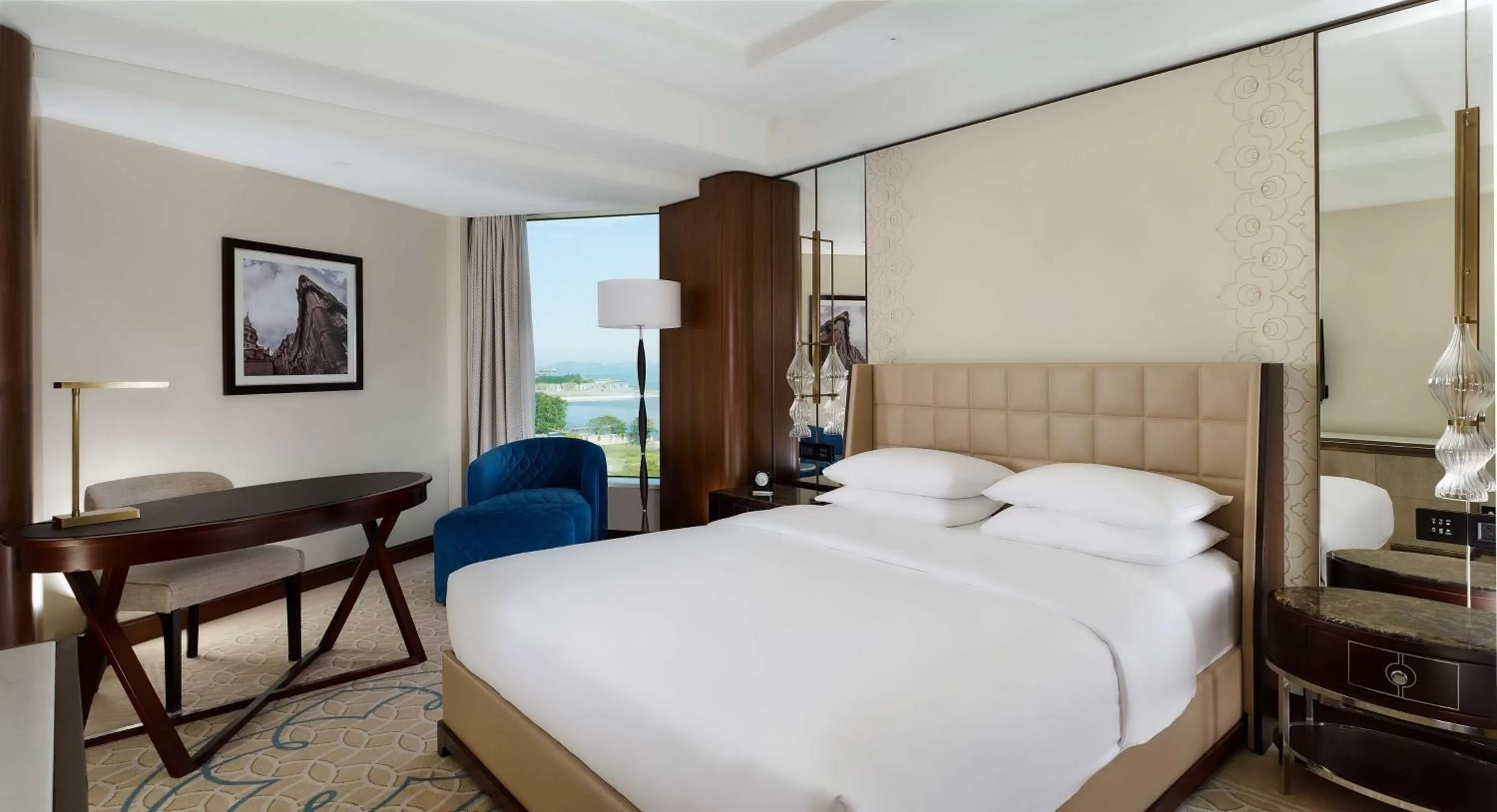 Photo of the whole room, Bed in Hyatt Regency Istanbul Atakoy