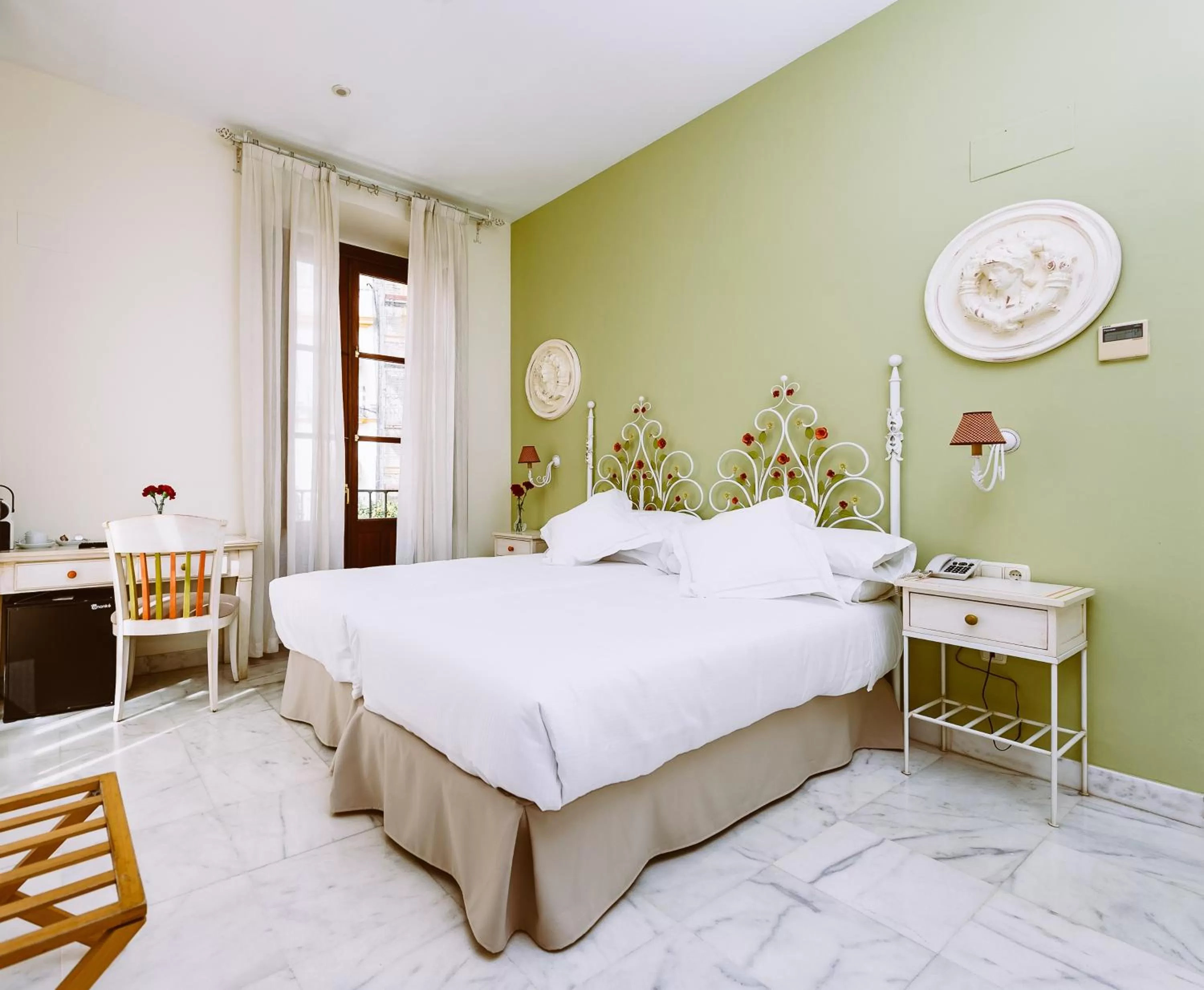 Photo of the whole room, Bed in Basic Hotel Doña Manuela