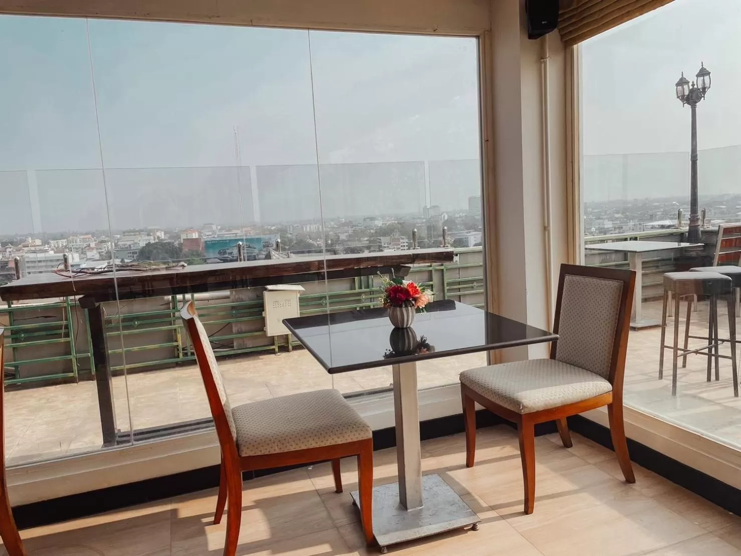 Dining area in Hotel De Khuvieng