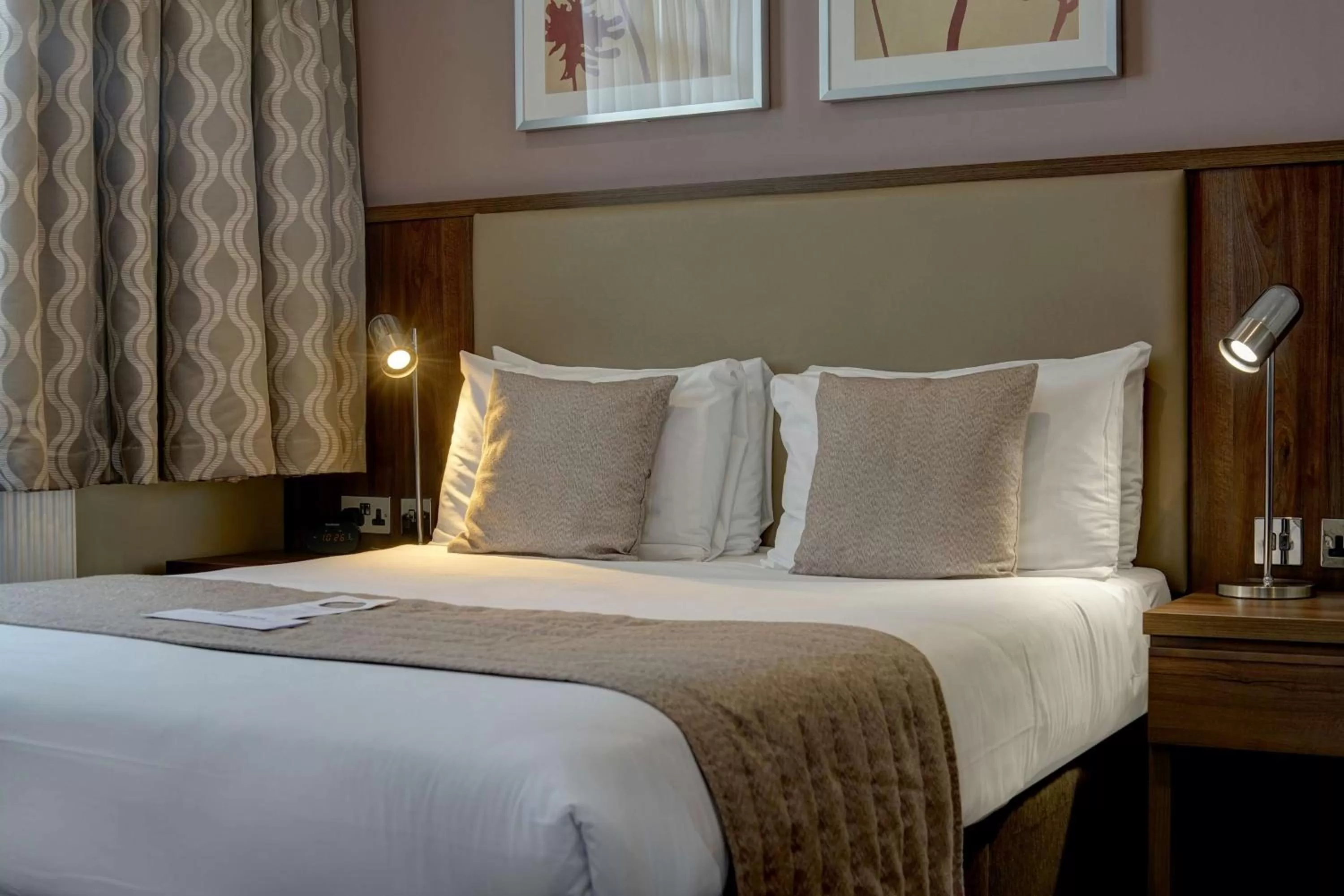 Bed in Best Western Ship Hotel