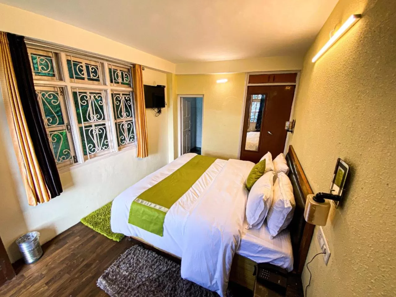 Bedroom, Bed in Jakhu Vibes