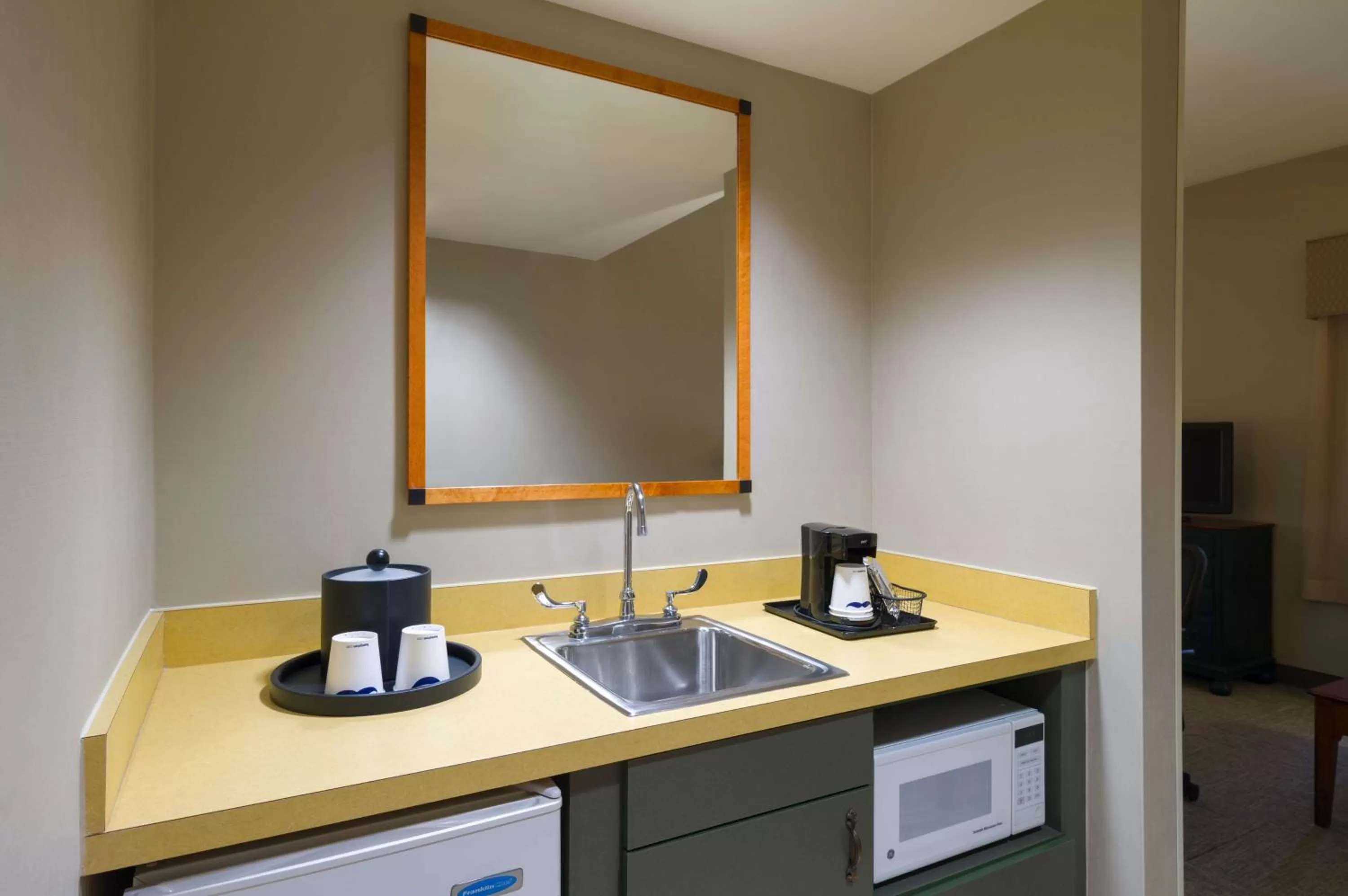 King Suite in Hampton Inn & Suites State College at Williamsburg Square