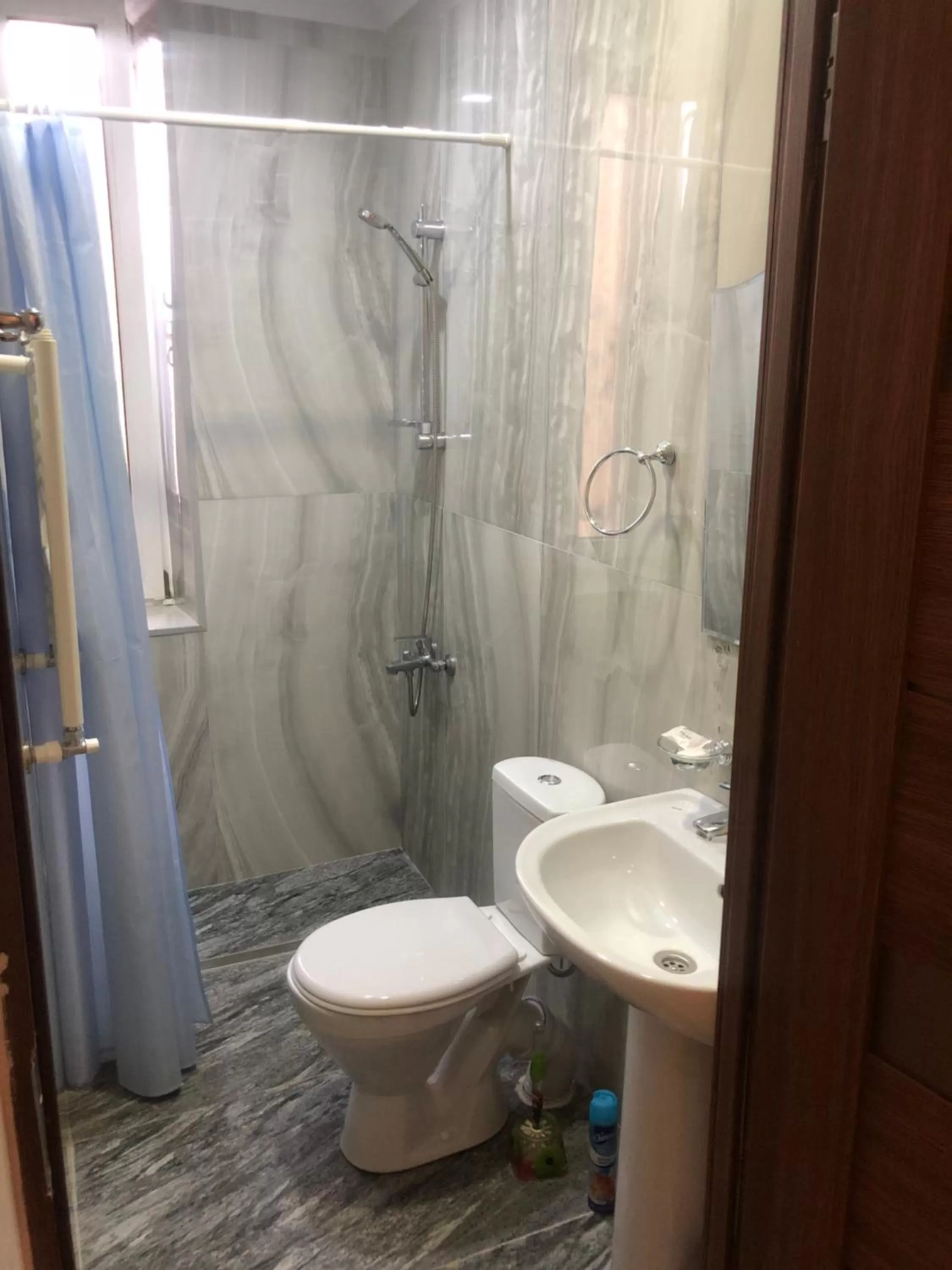 Bathroom in Elross Hotel