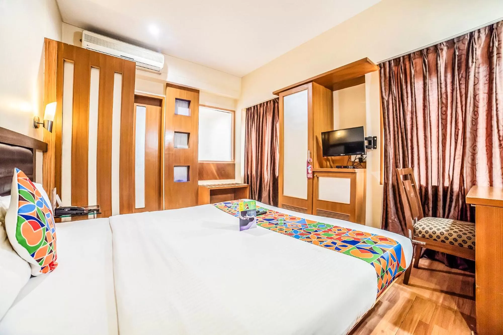Seating area, Bed in Rapid Lakme Executive Hotel