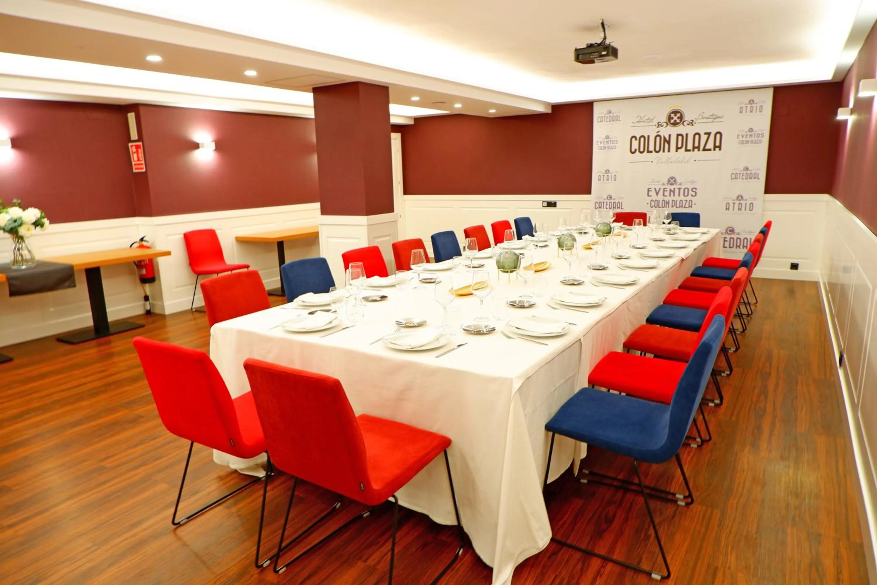 Restaurant/places to eat in Hotel Colón Plaza