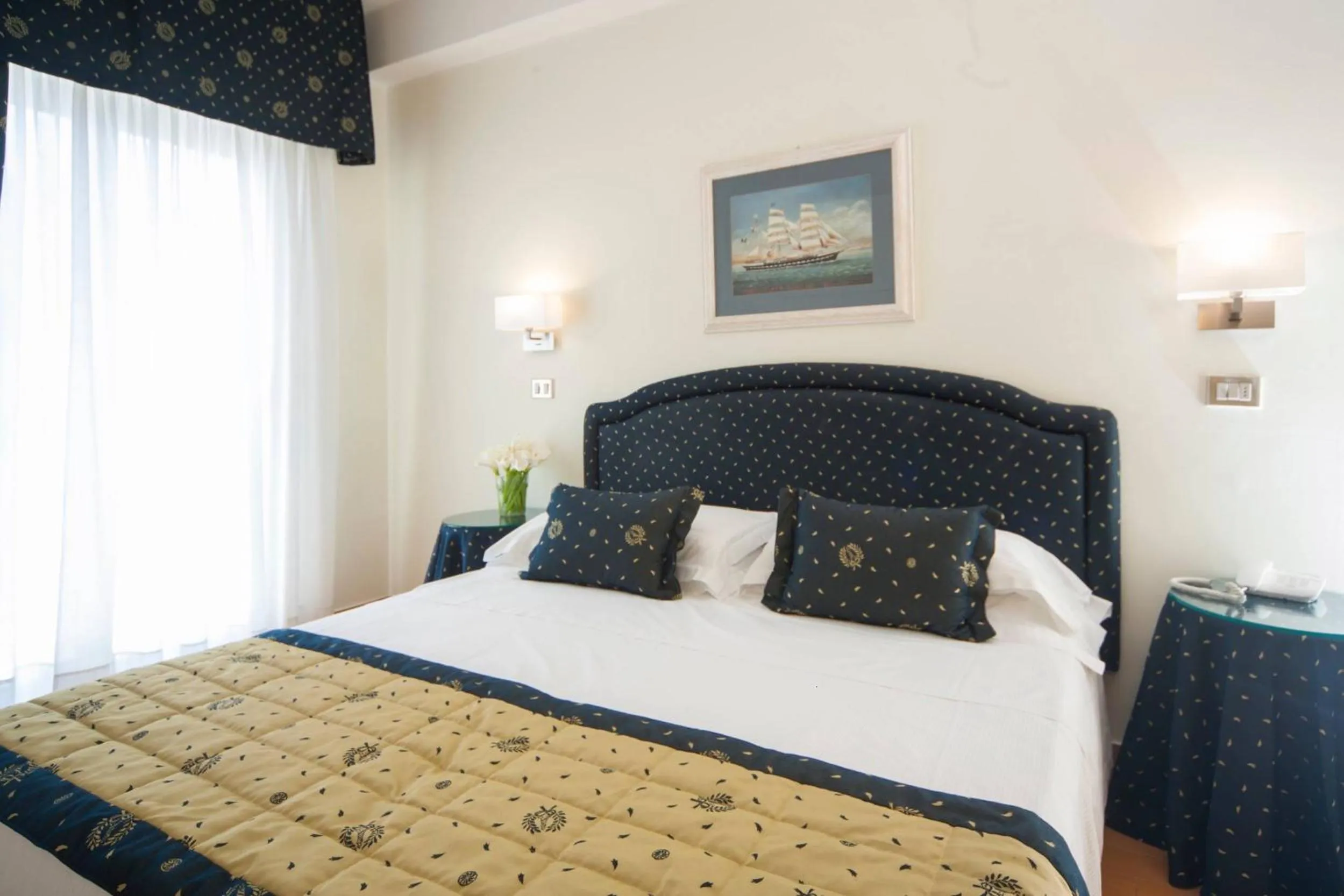 Classic Double or Twin Room with Lateral Sea View - single occupancy in Hotel Mon Cheri