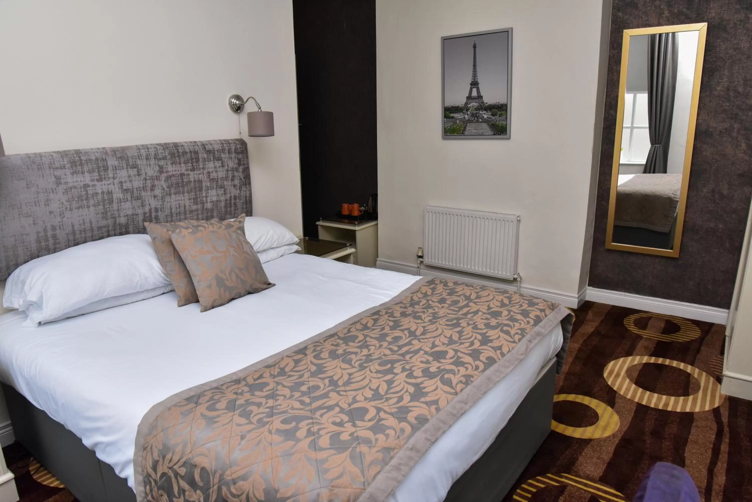 Photo of the whole room, Bed in Kildare House Hotel