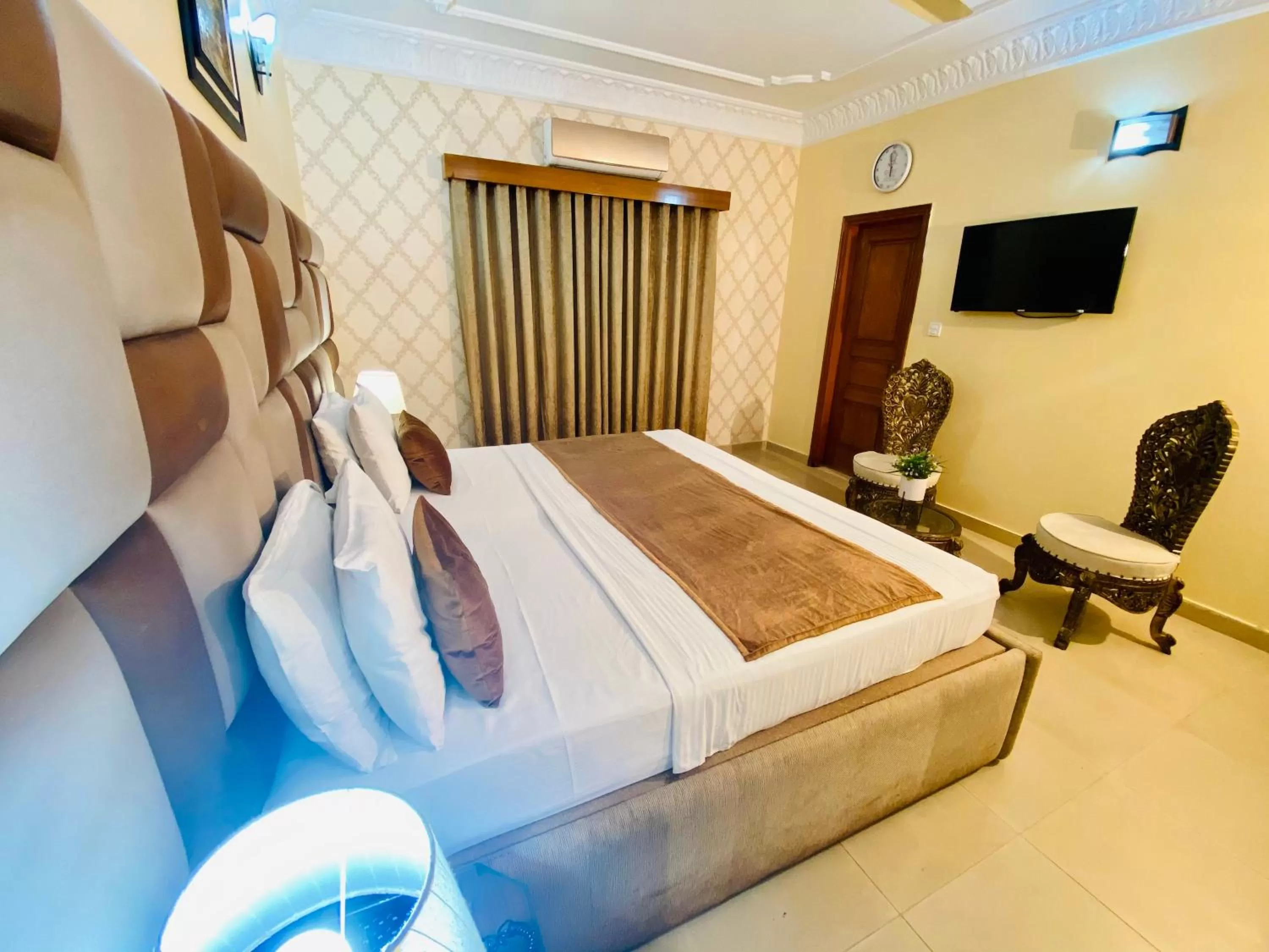 Bed in World Inn Karachi