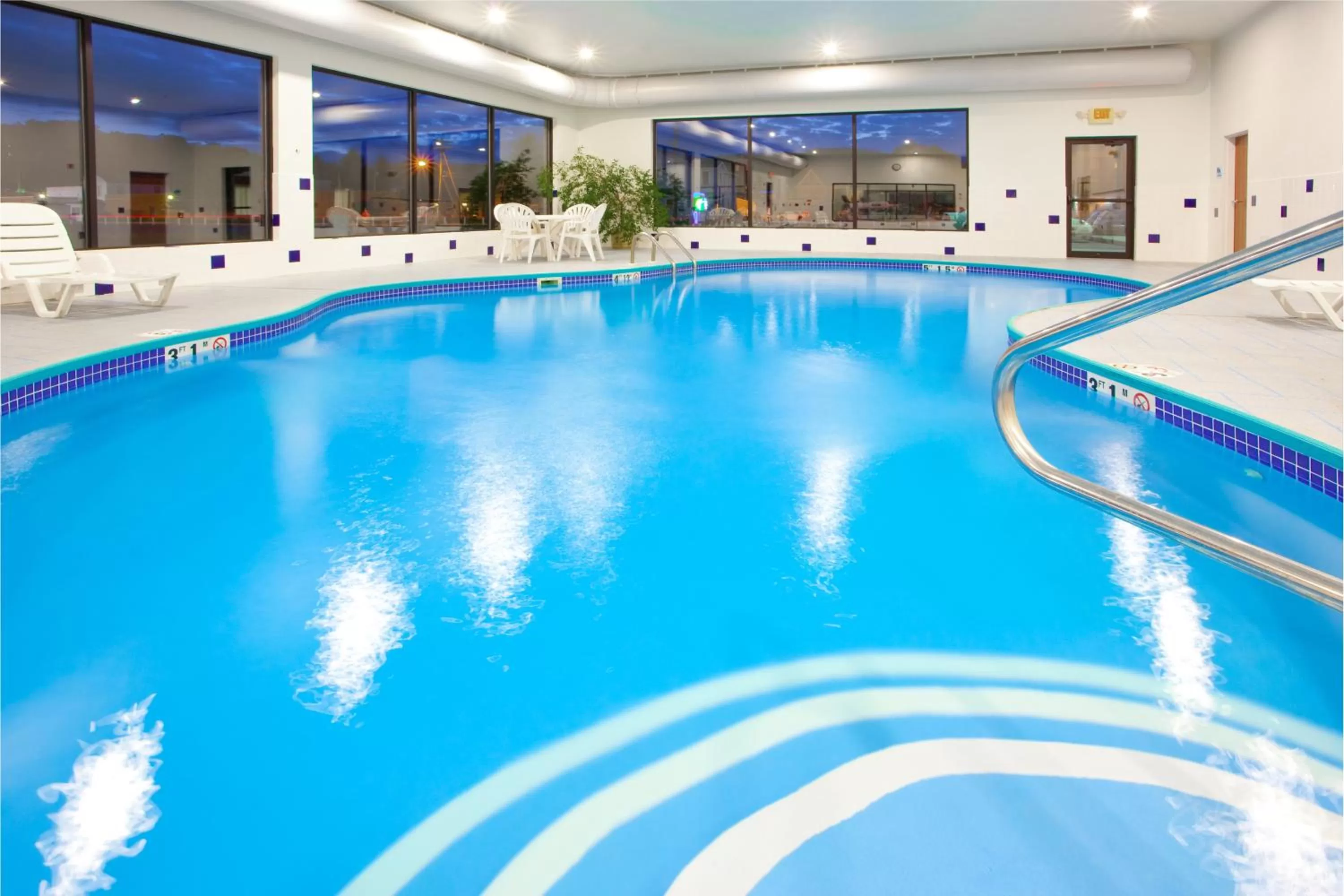Swimming pool in Holiday Inn Express Hotel & Suites Elkins by IHG
