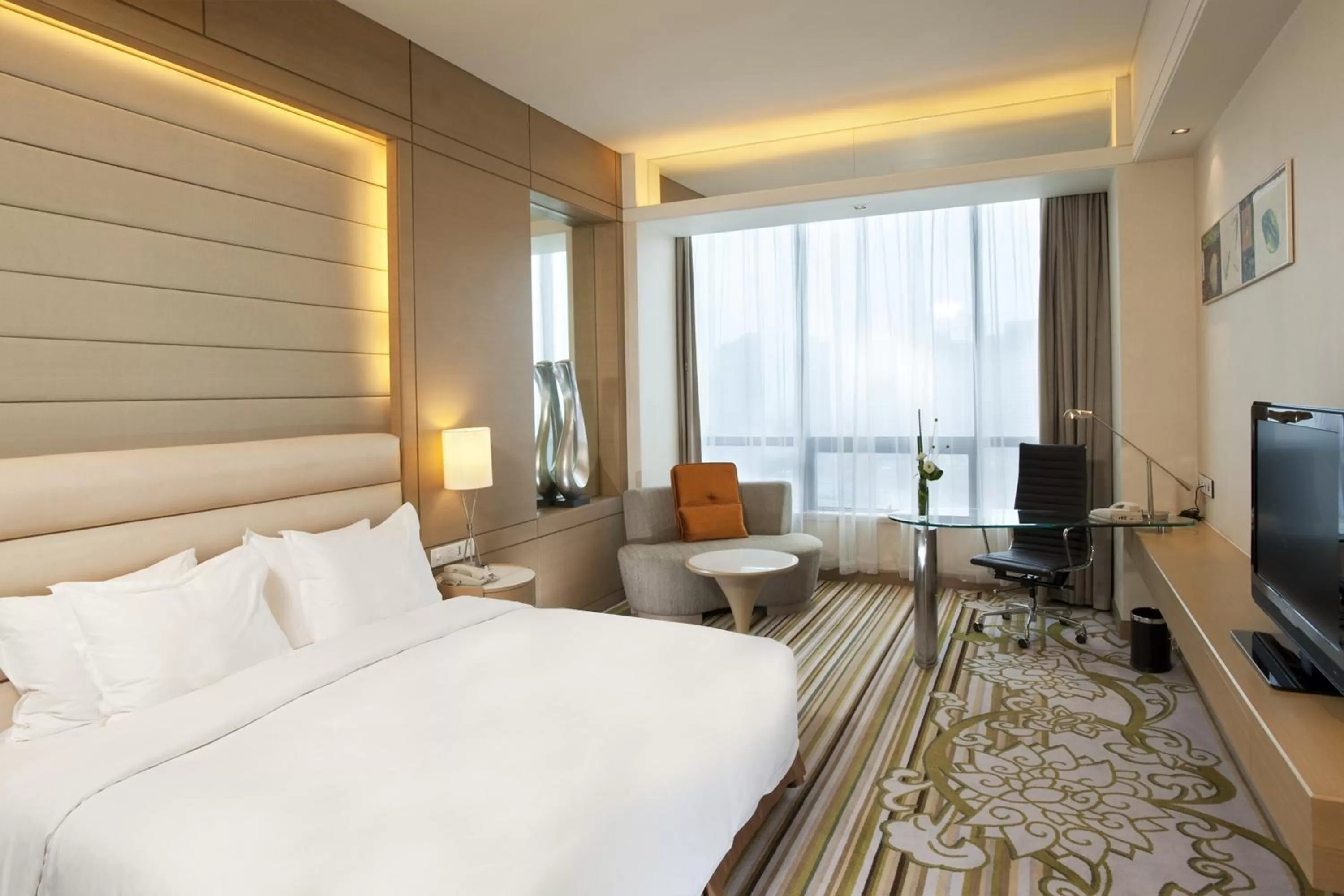 Photo of the whole room, Bed in Holiday Inn Tianjin Riverside by IHG