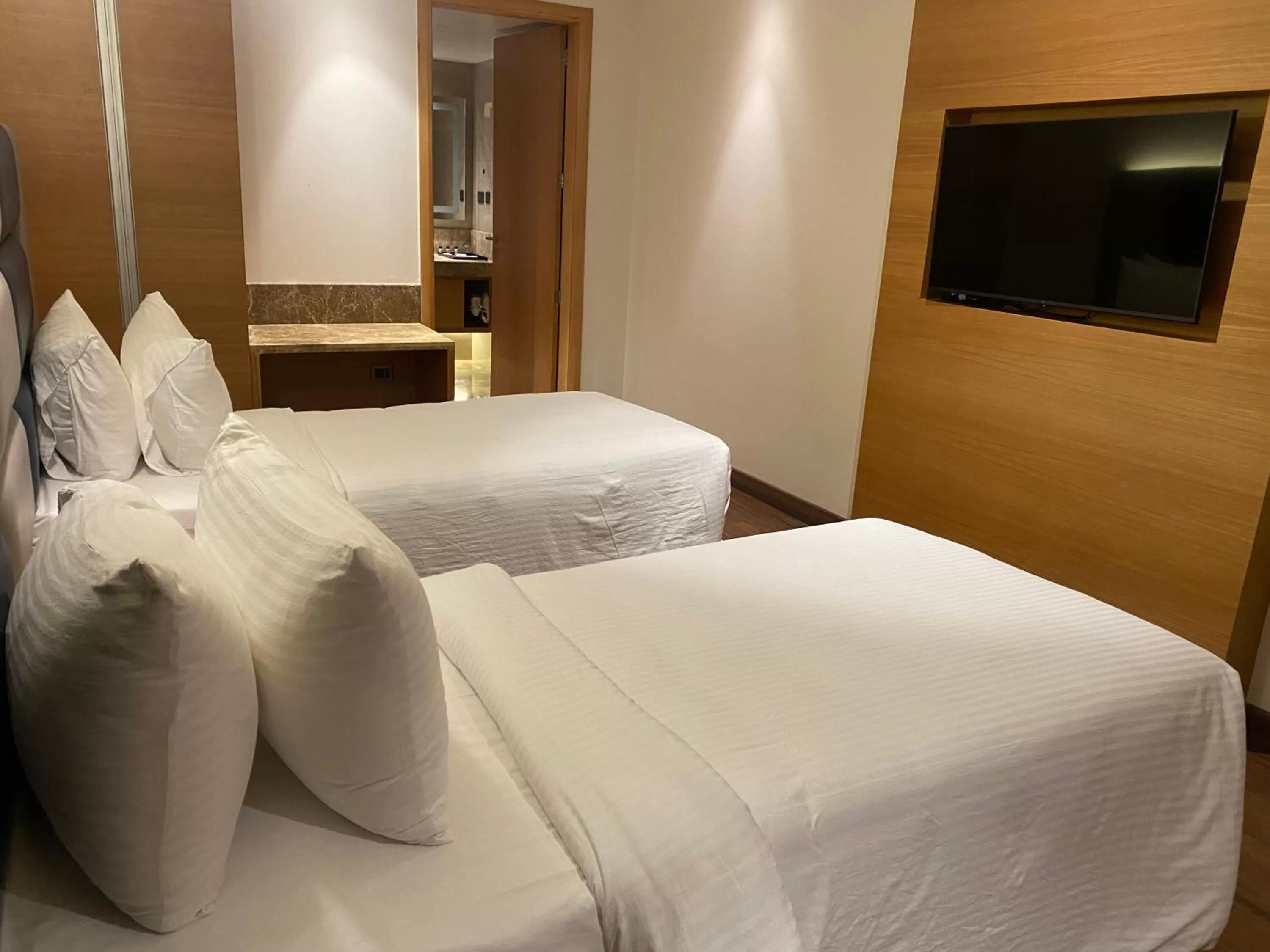 Bedroom, Bed in SRM Hotel Maraimalai Nagar Chennai