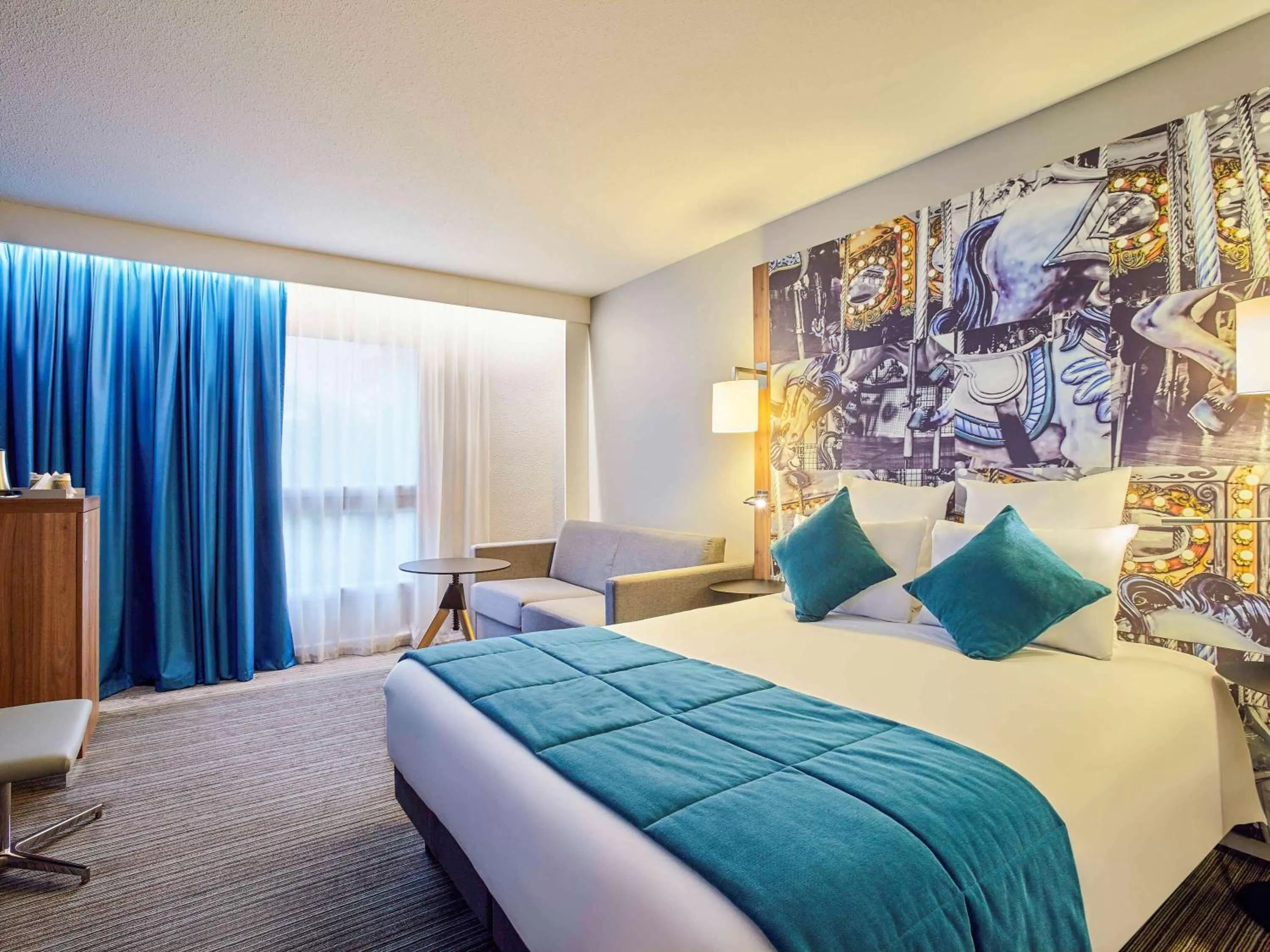 Photo of the whole room, Bed in Mercure Château de Fontainebleau