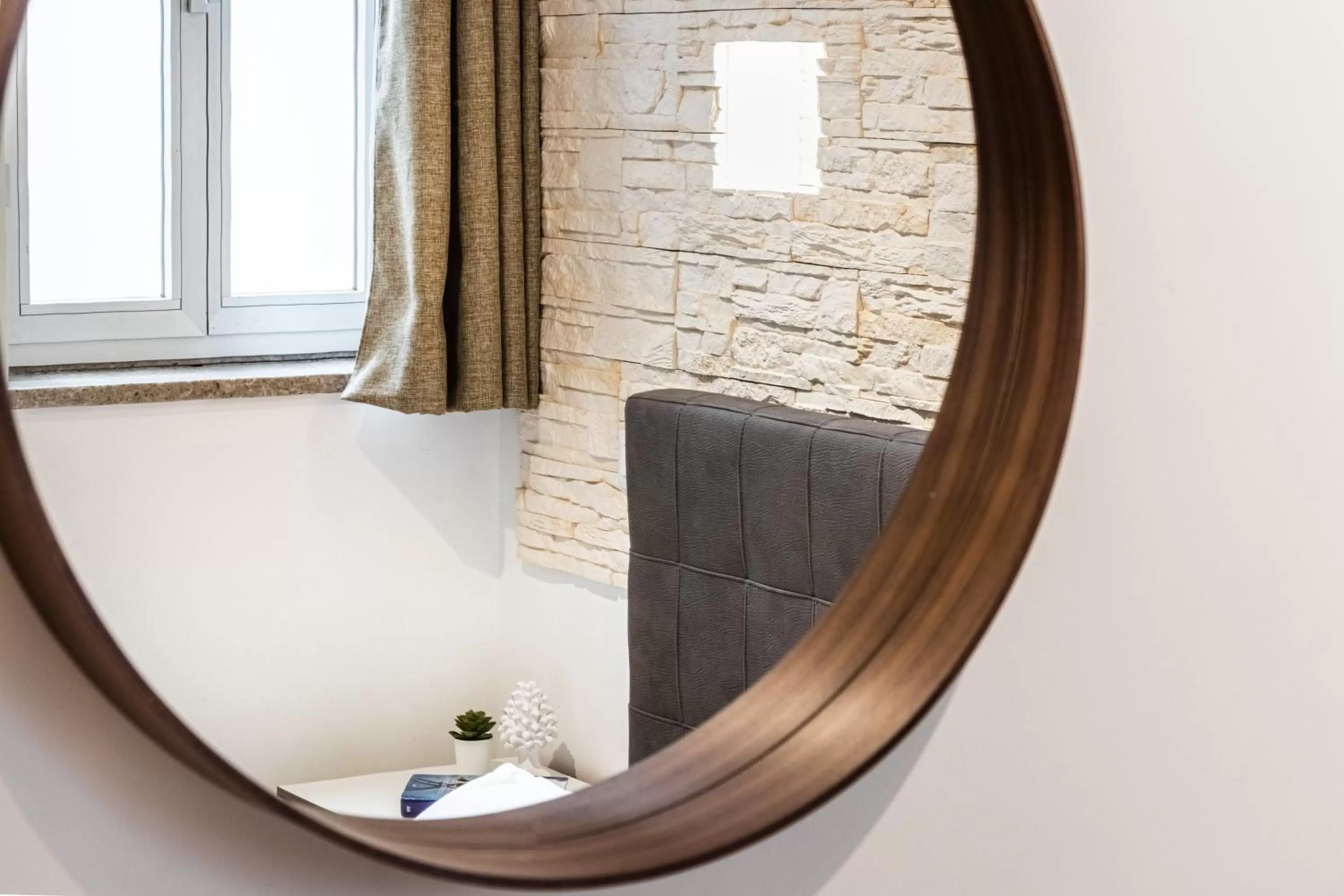 Decorative detail in Pantanello Rooms Avola