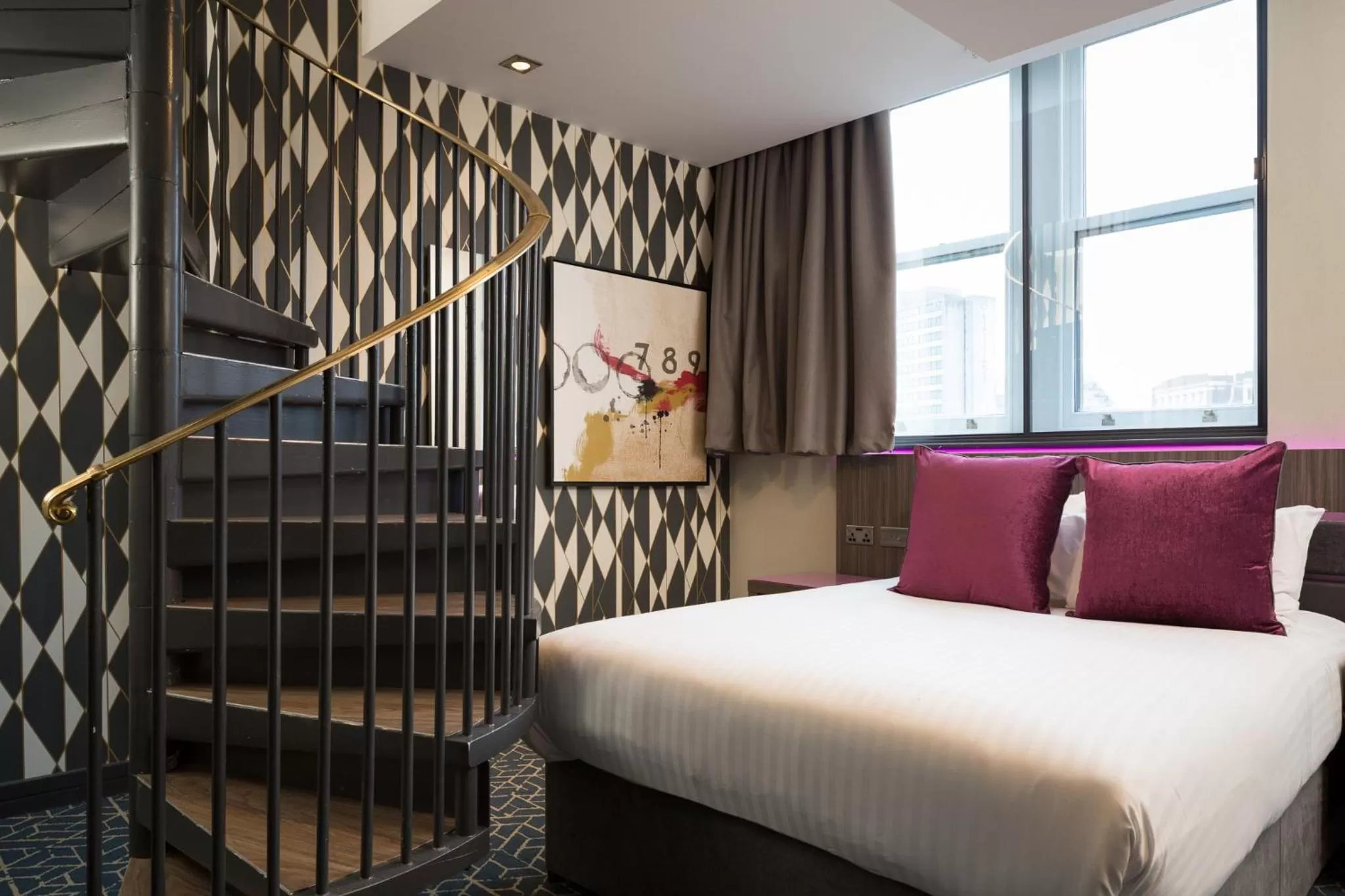 Bedroom, Bed in Roomzzz Manchester Victoria