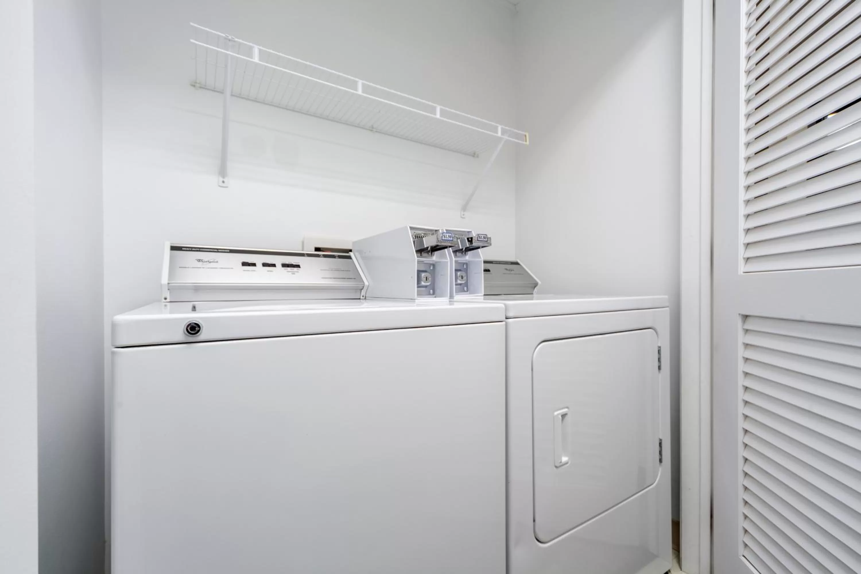 laundry in Econo Lodge