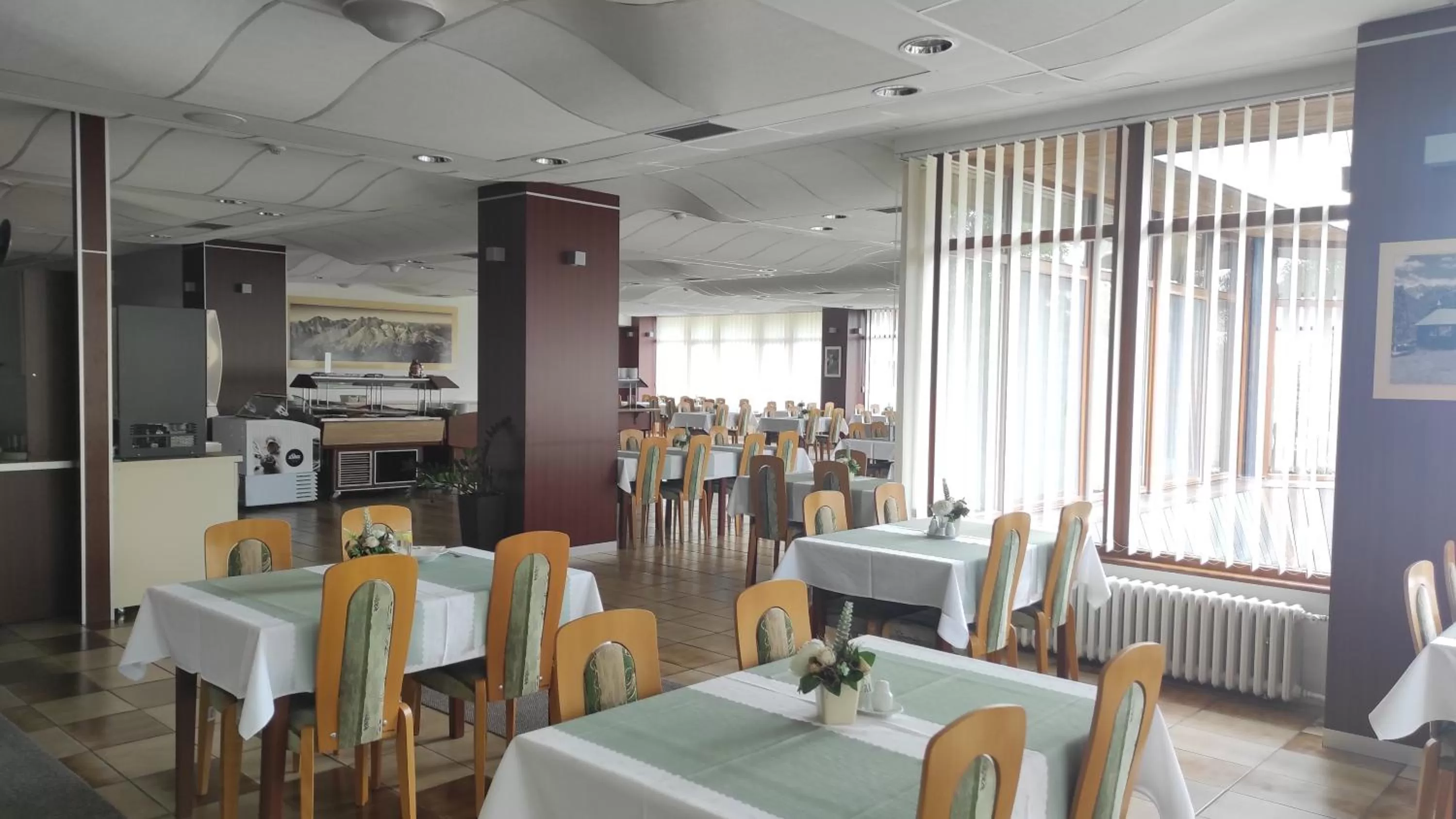 Restaurant/places to eat in Hotel SOREA TITRIS