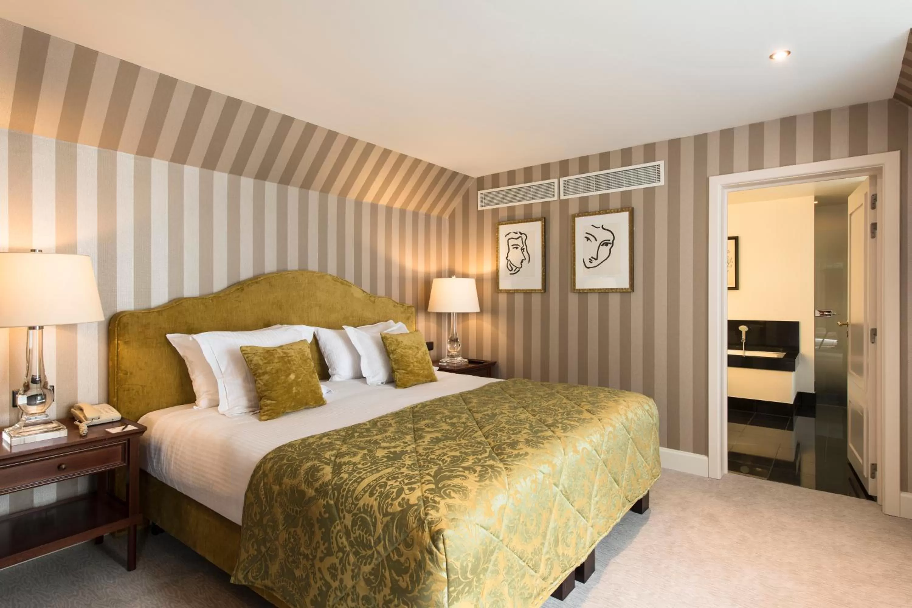 Bedroom, Bed in Dukes' Palace Brugge - by Dukes' Hotel Collection