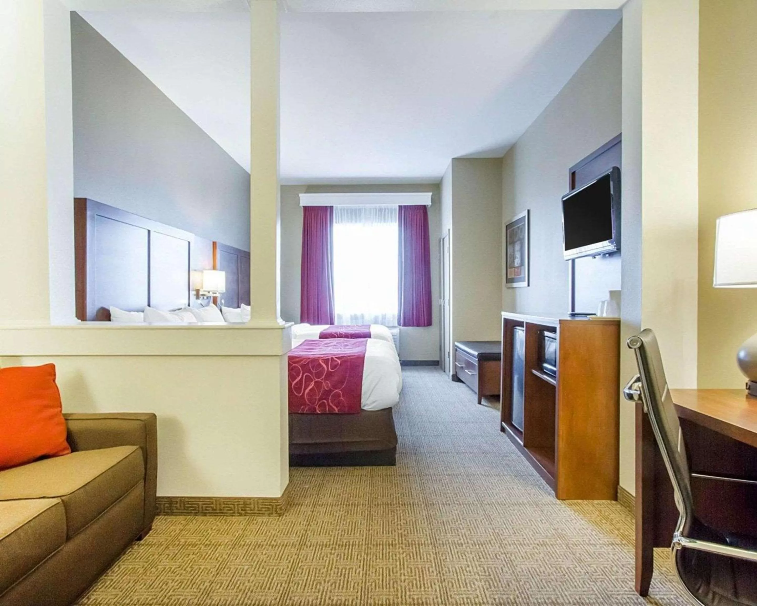 Photo of the whole room, Bed in Comfort Suites Abilene Central